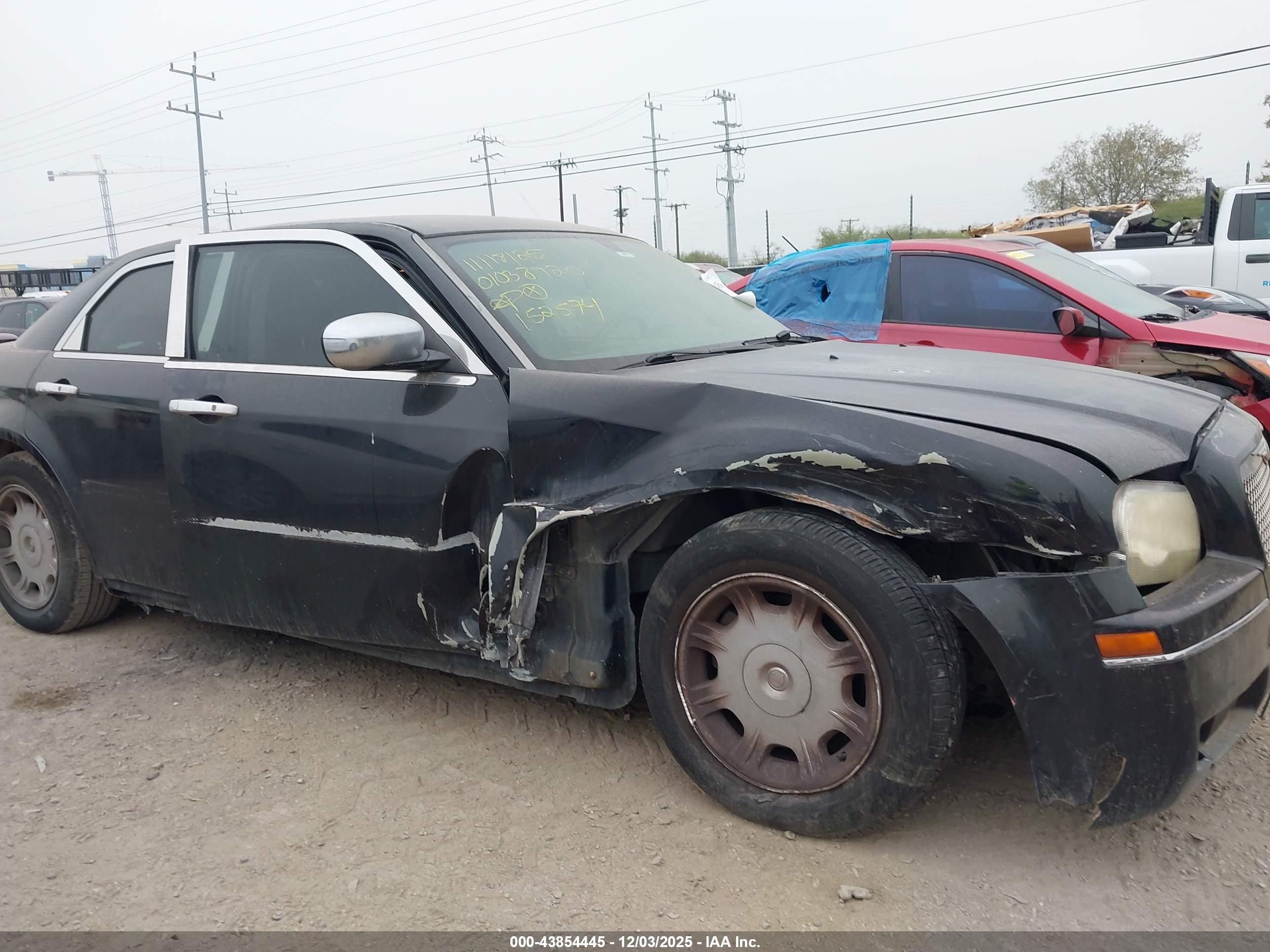 CHRYSLER 300 image 6