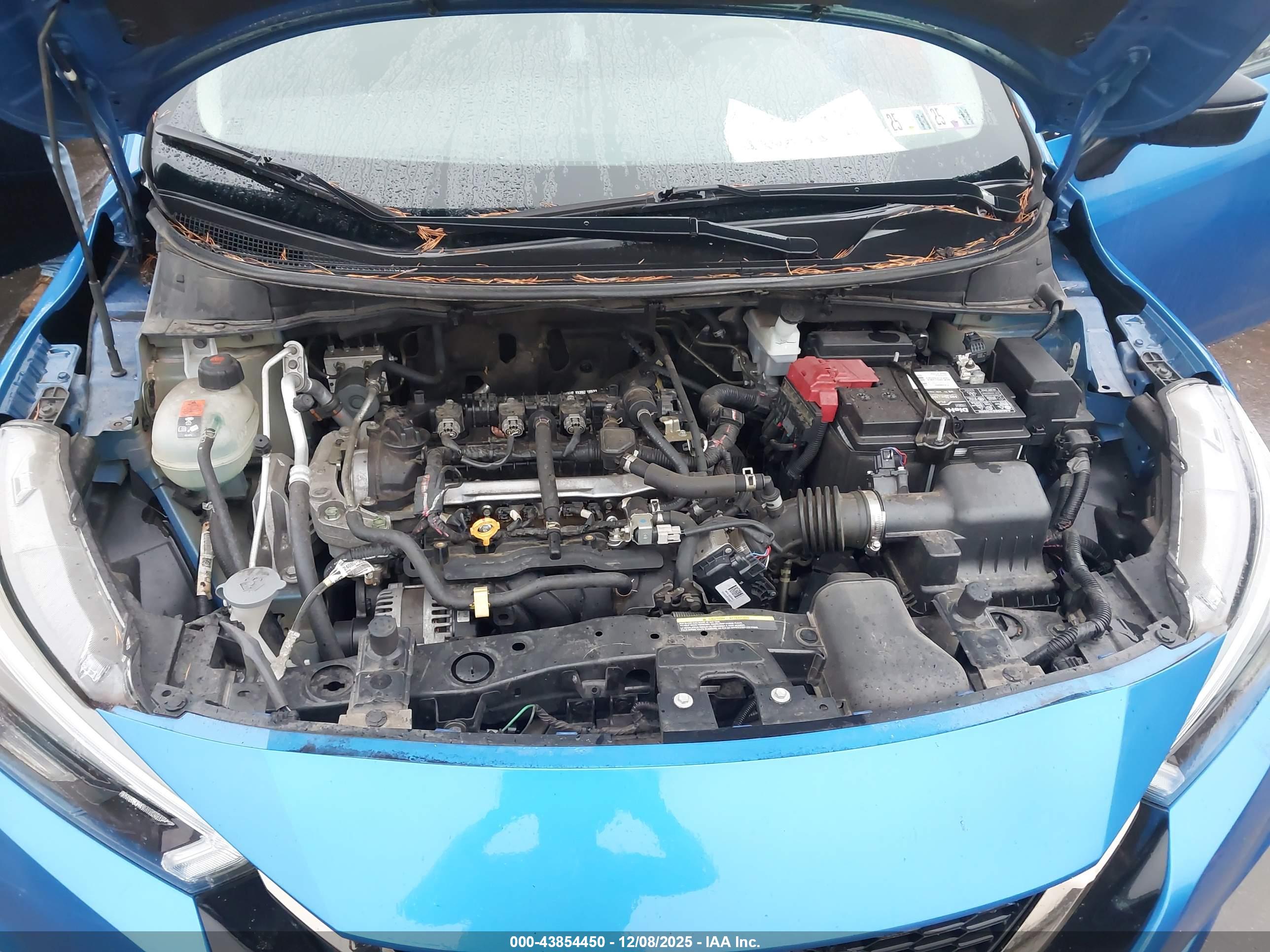 NISSAN VERSA image 10