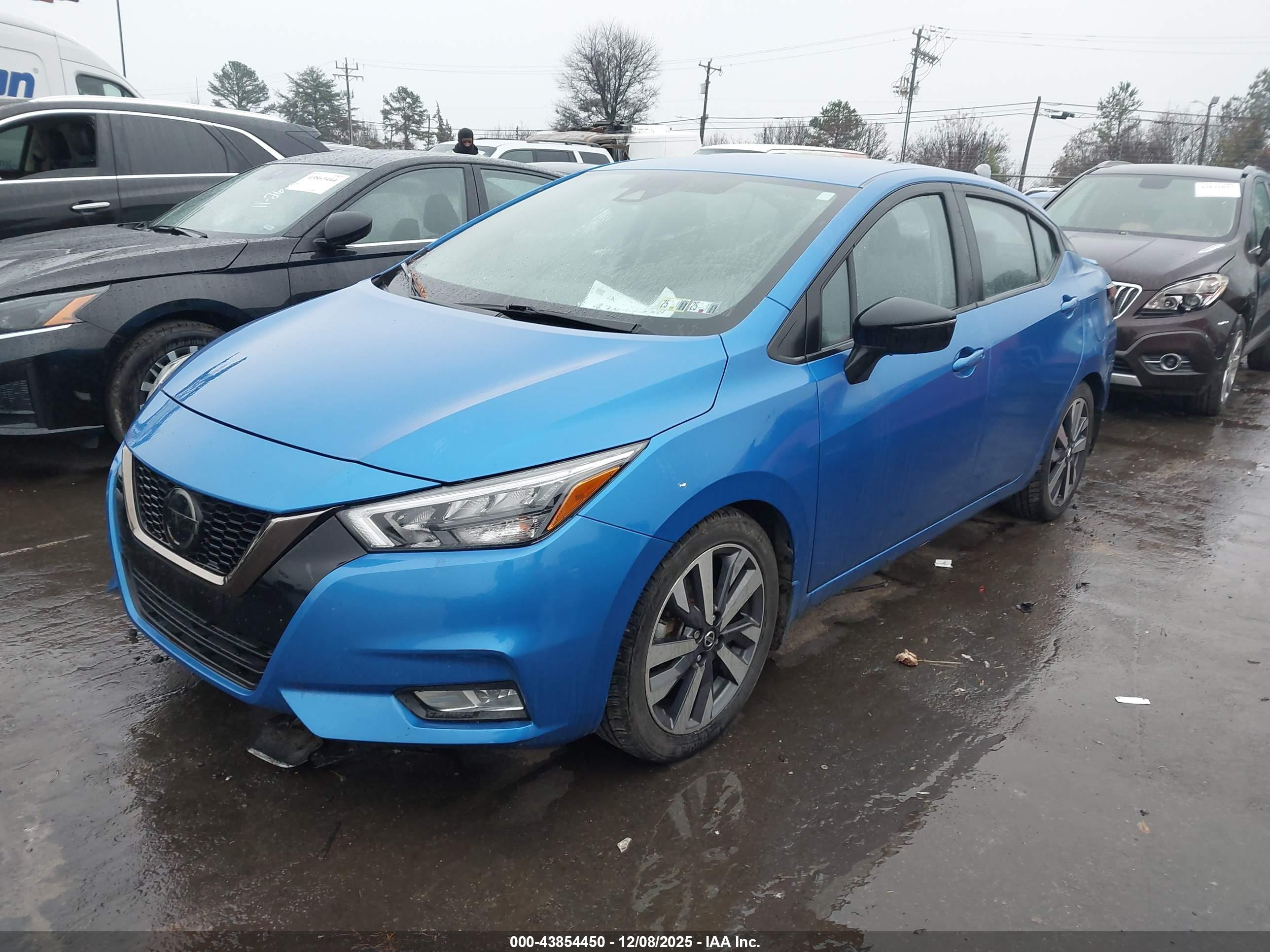 NISSAN VERSA image 2