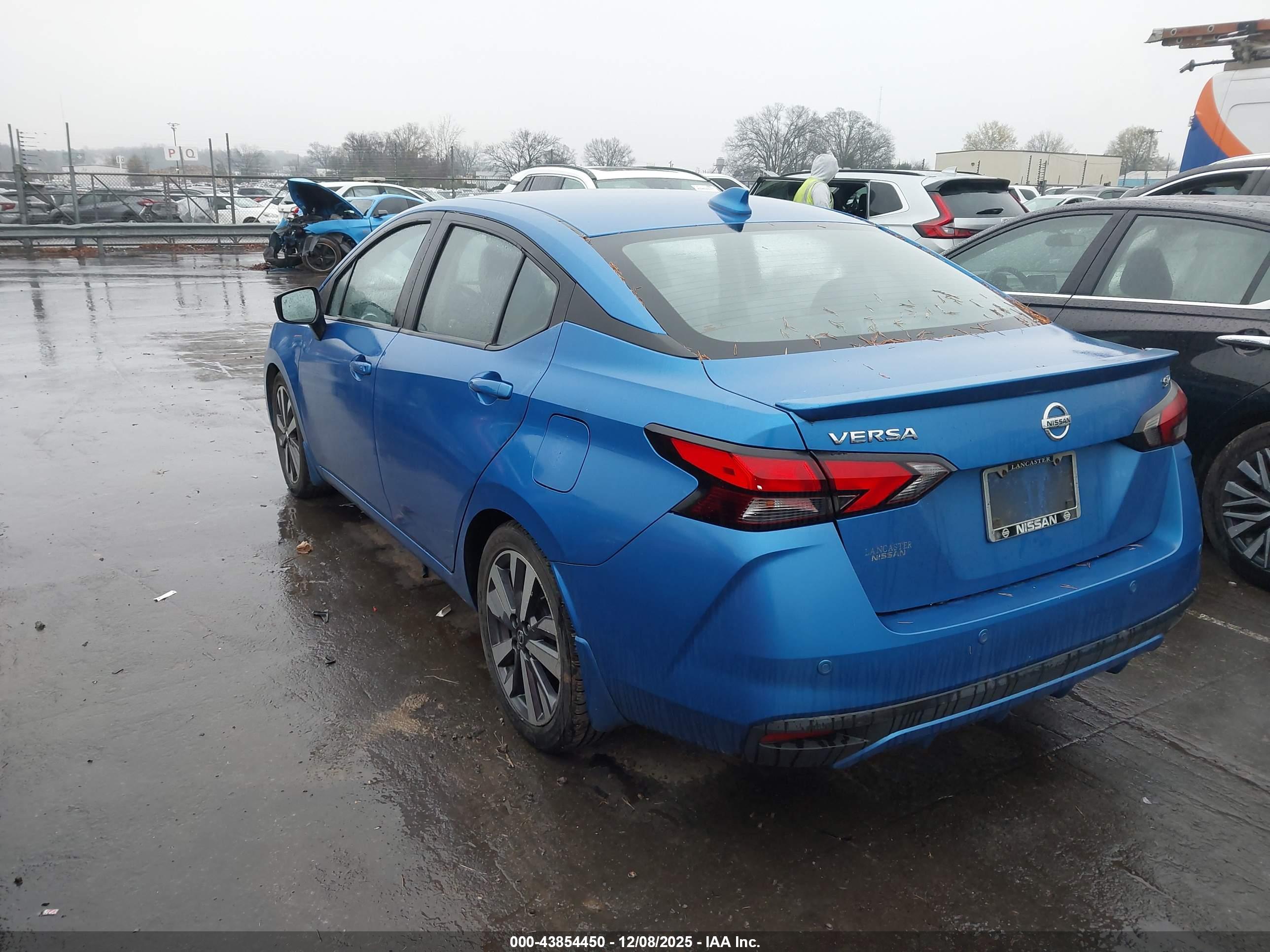 NISSAN VERSA image 3
