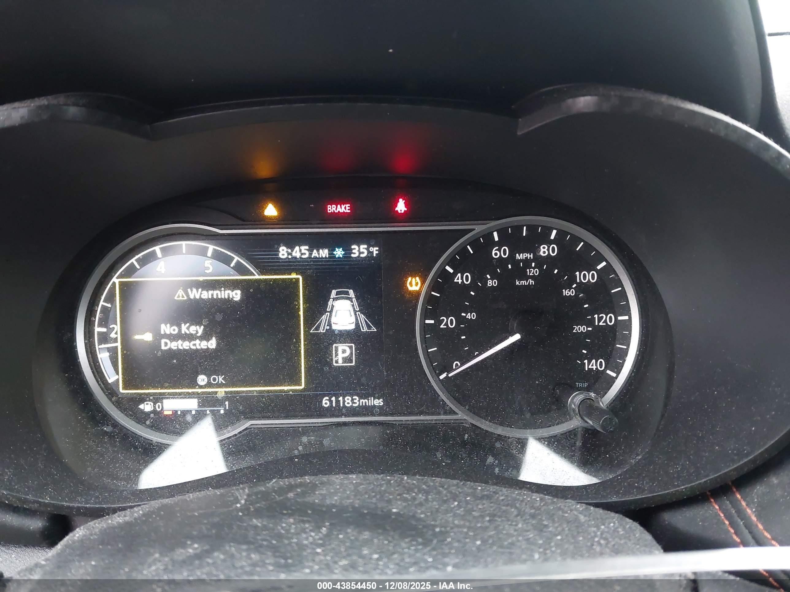 NISSAN VERSA image 7