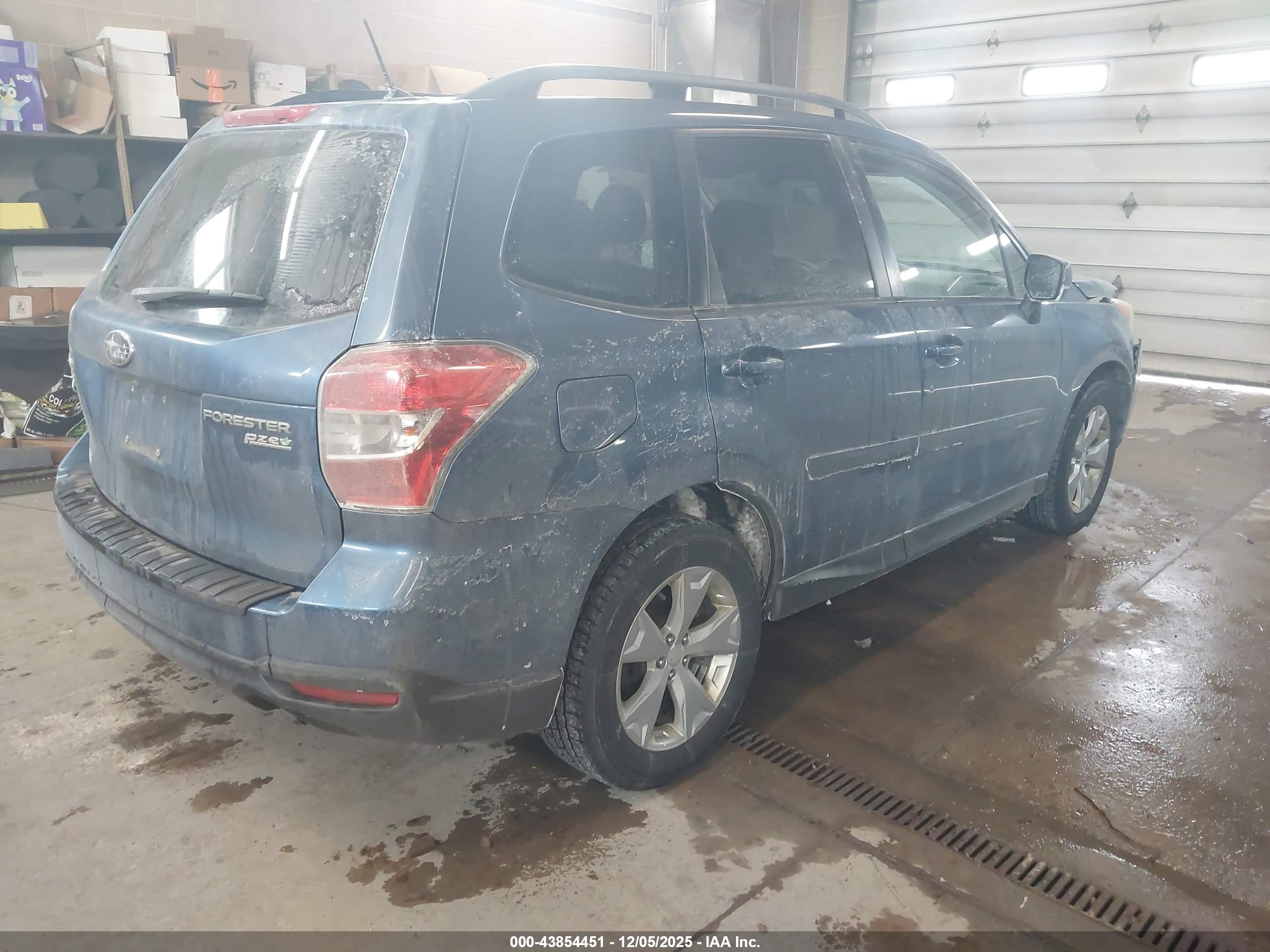 SUBARU FORESTER image 4