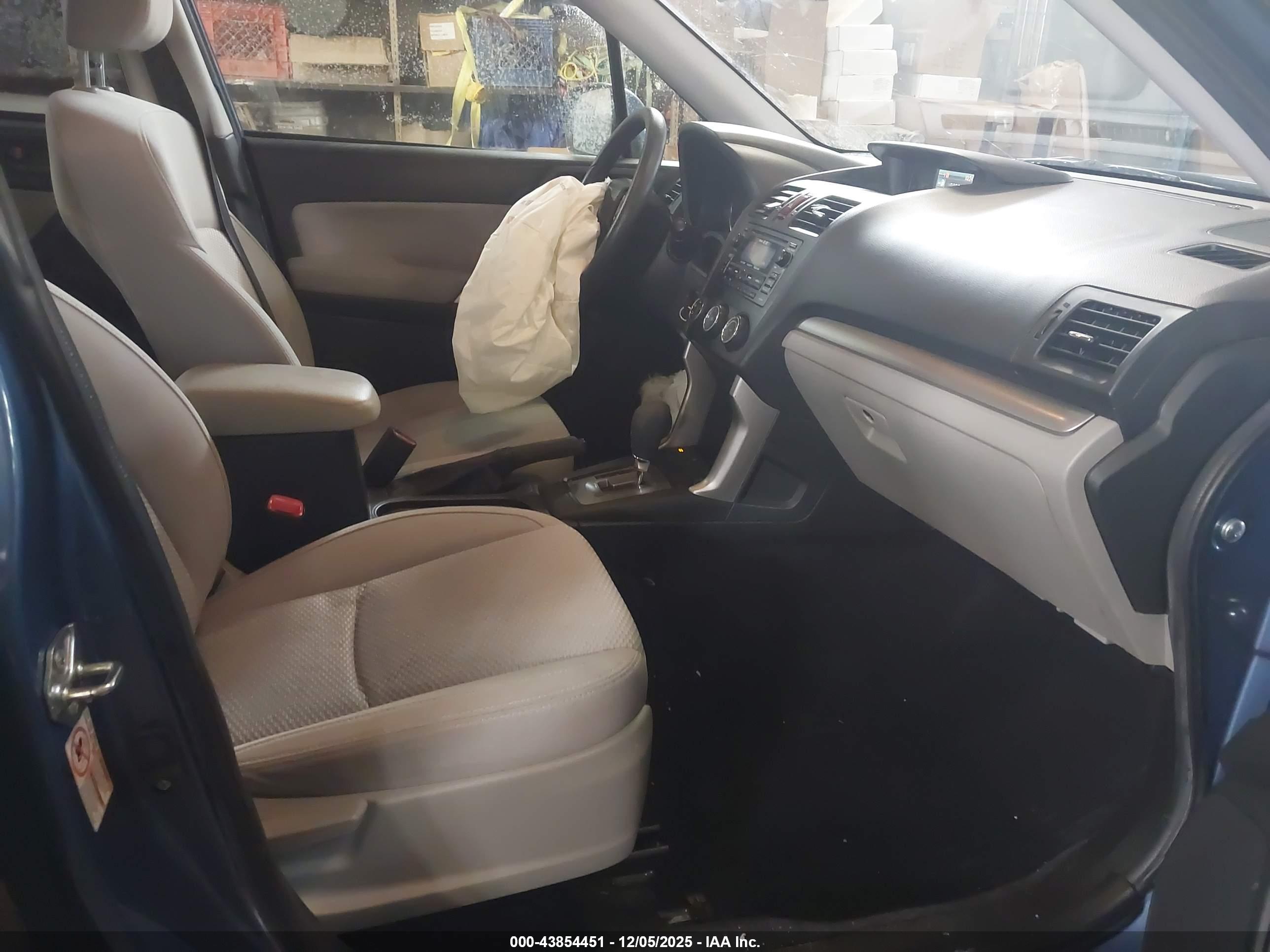 SUBARU FORESTER image 5