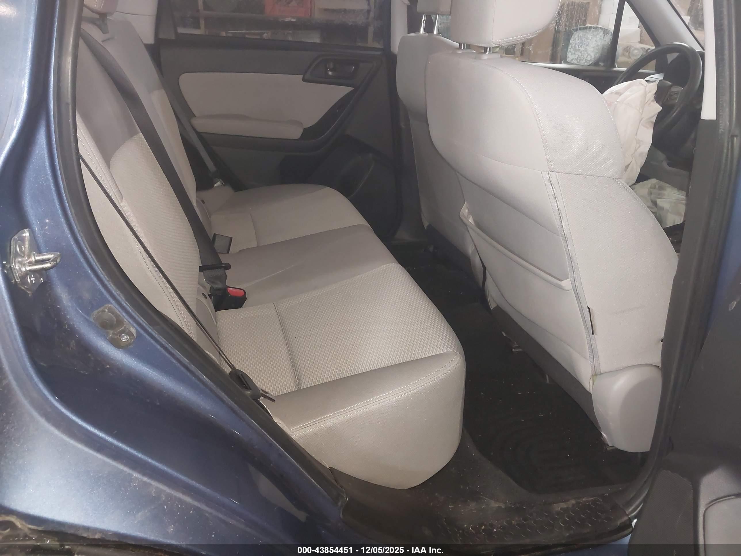 SUBARU FORESTER image 8