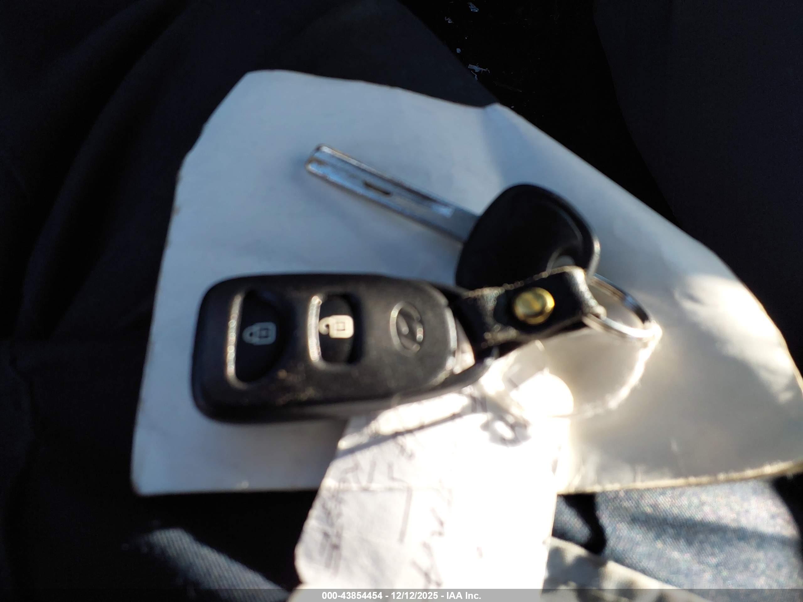 HYUNDAI ACCENT image 11