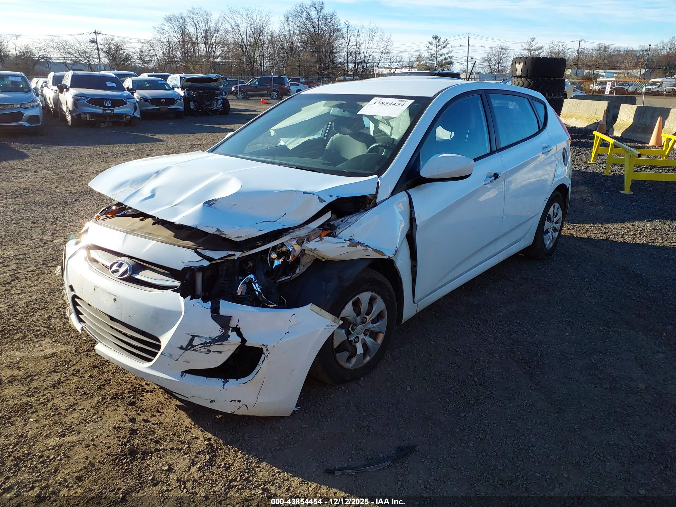 HYUNDAI ACCENT image 2