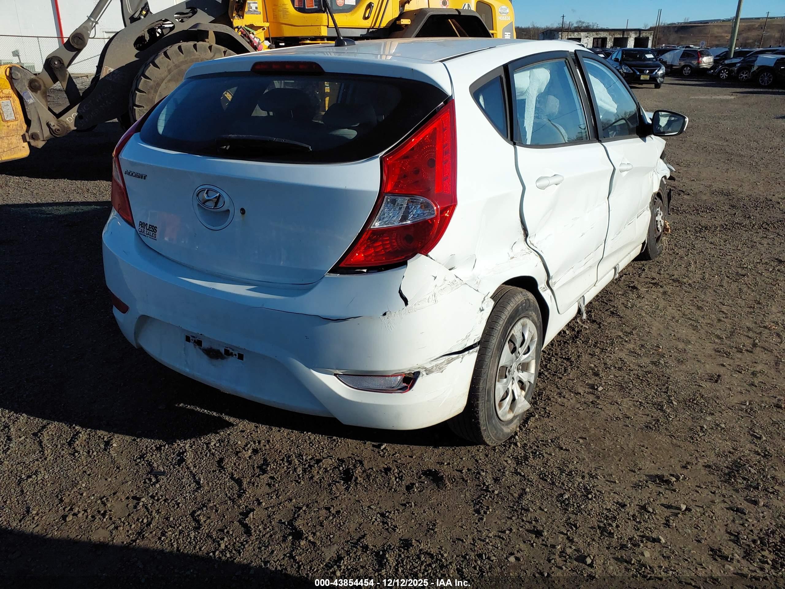HYUNDAI ACCENT image 4