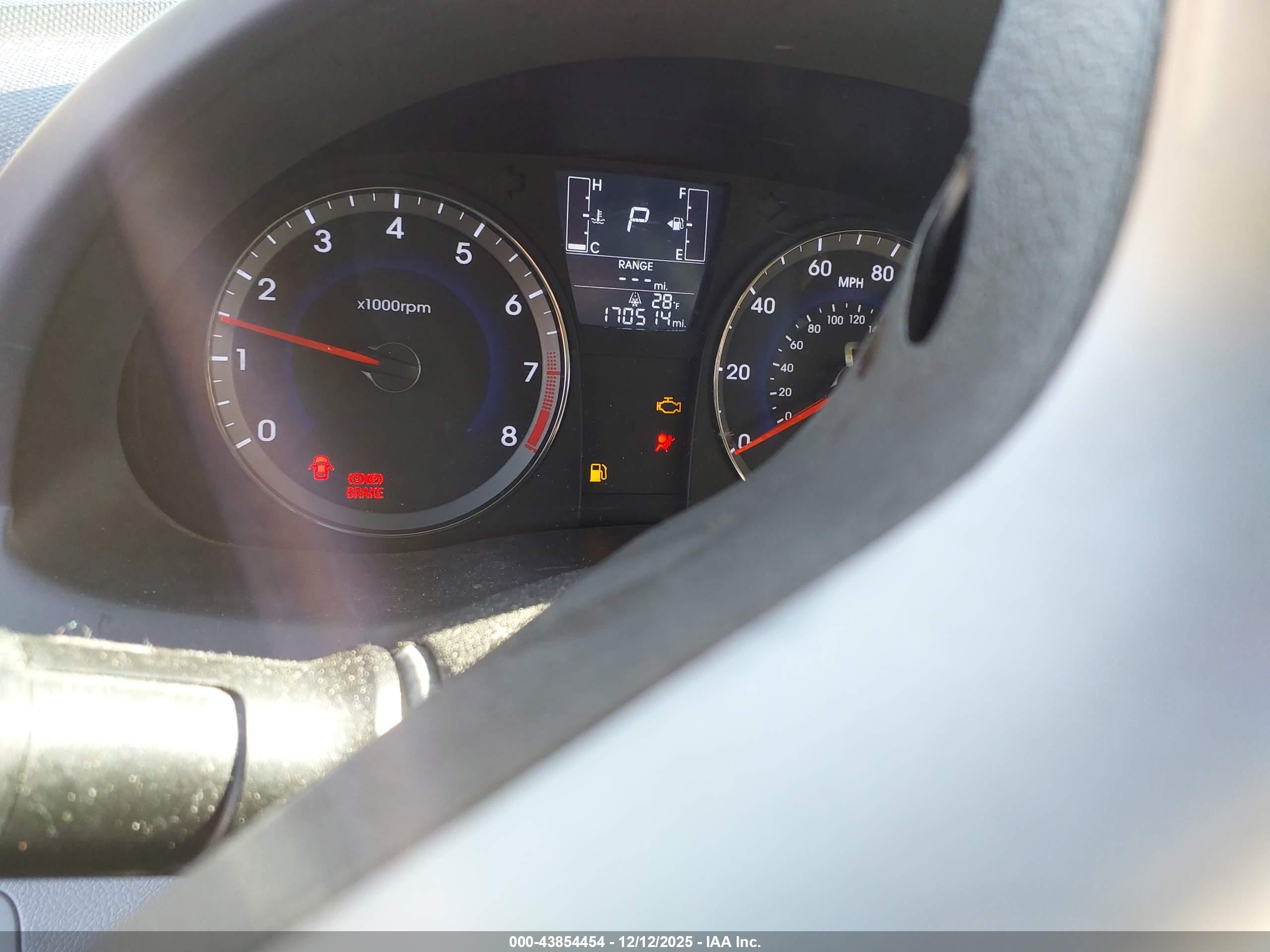 HYUNDAI ACCENT image 7