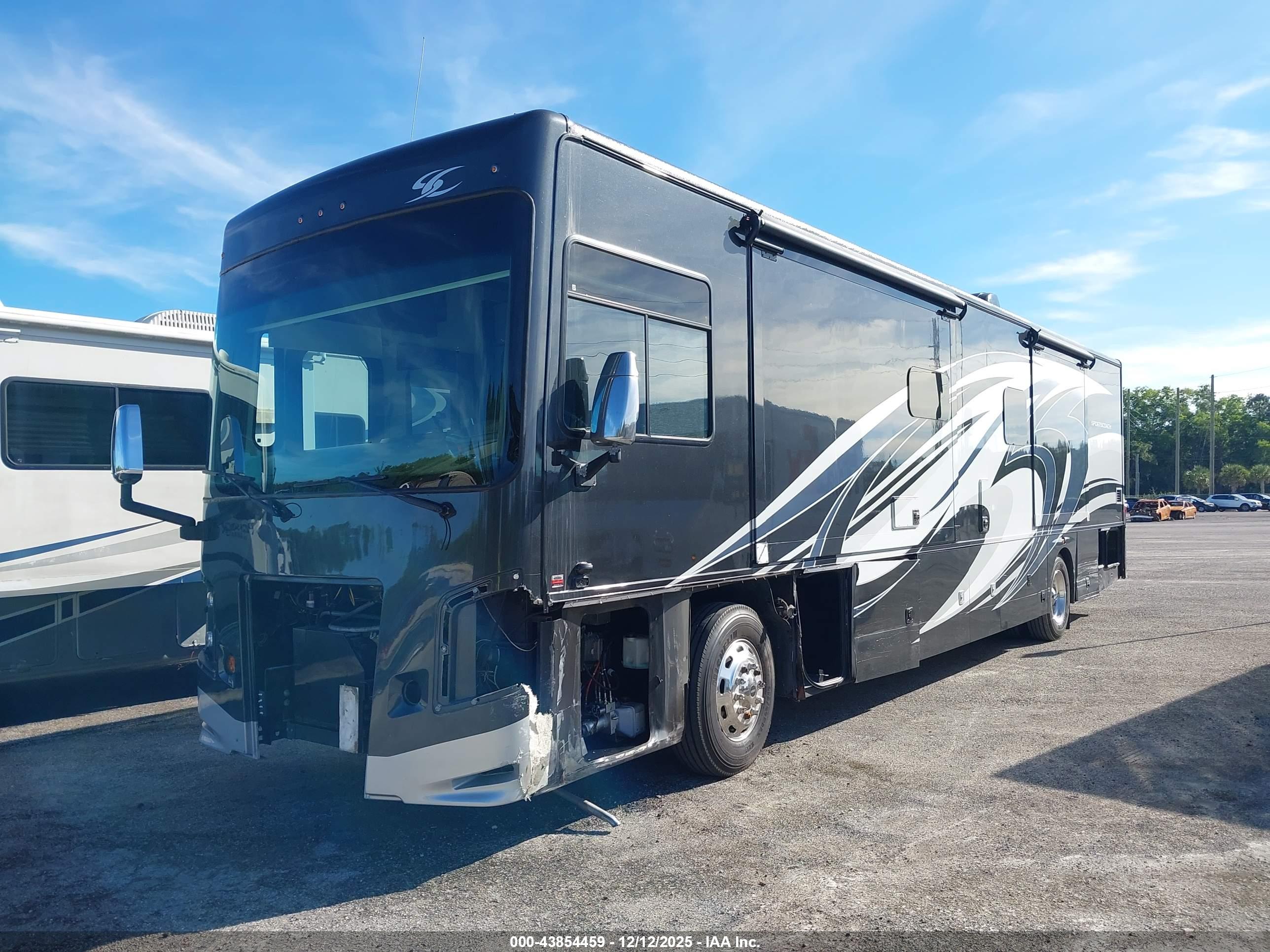 FREIGHTLINER CHASSIS image 2