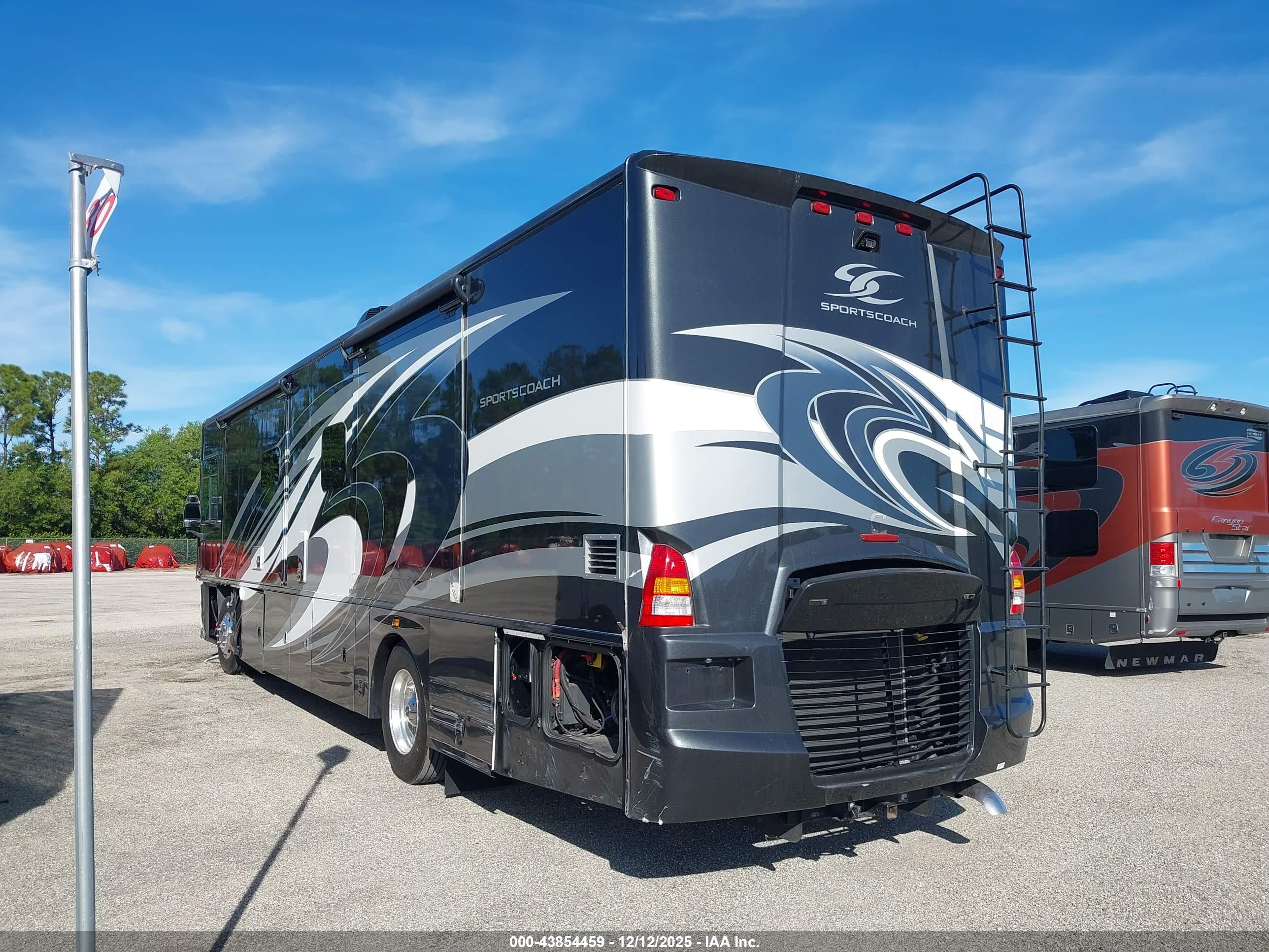 FREIGHTLINER CHASSIS image 3