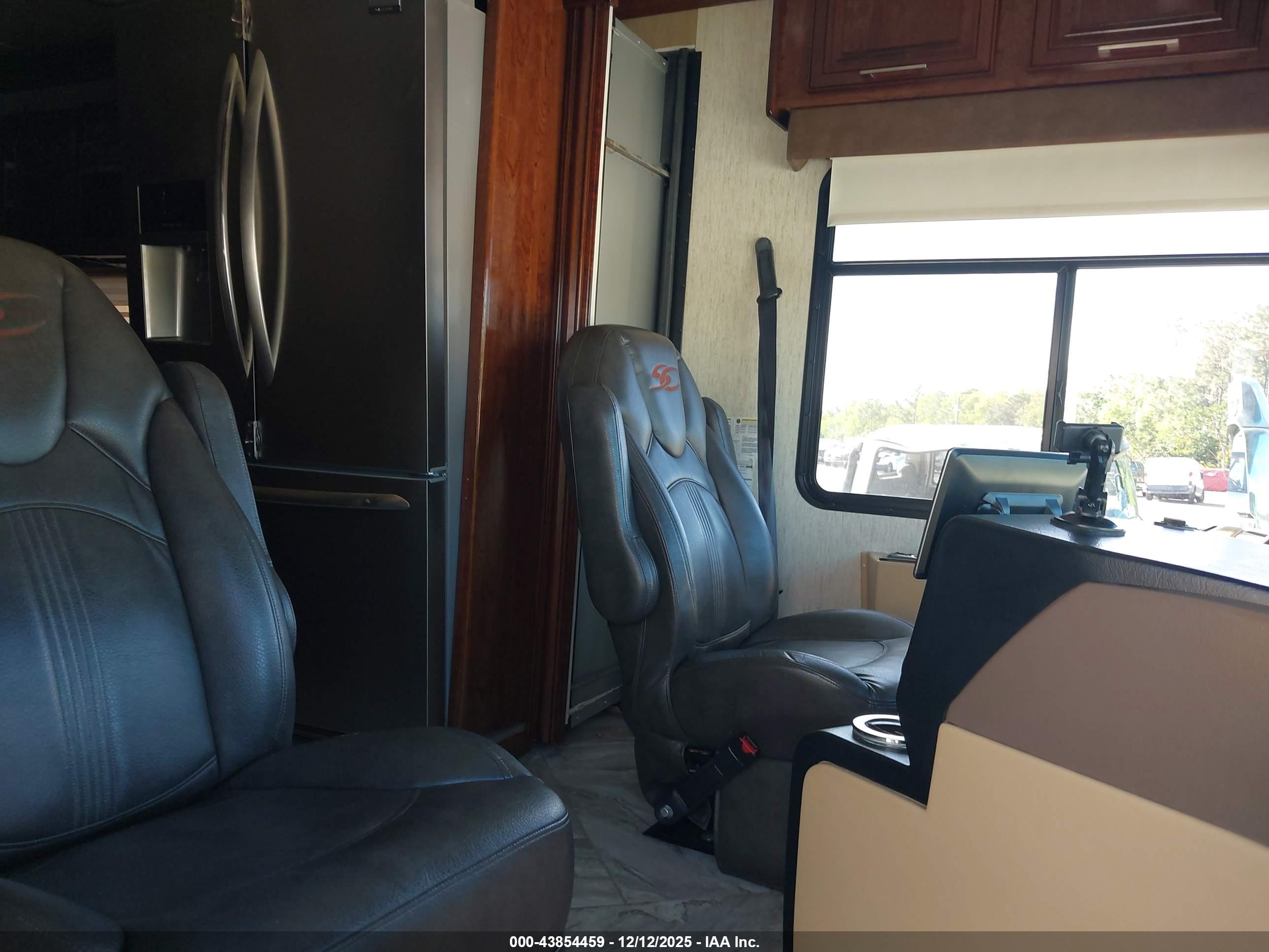 FREIGHTLINER CHASSIS image 5