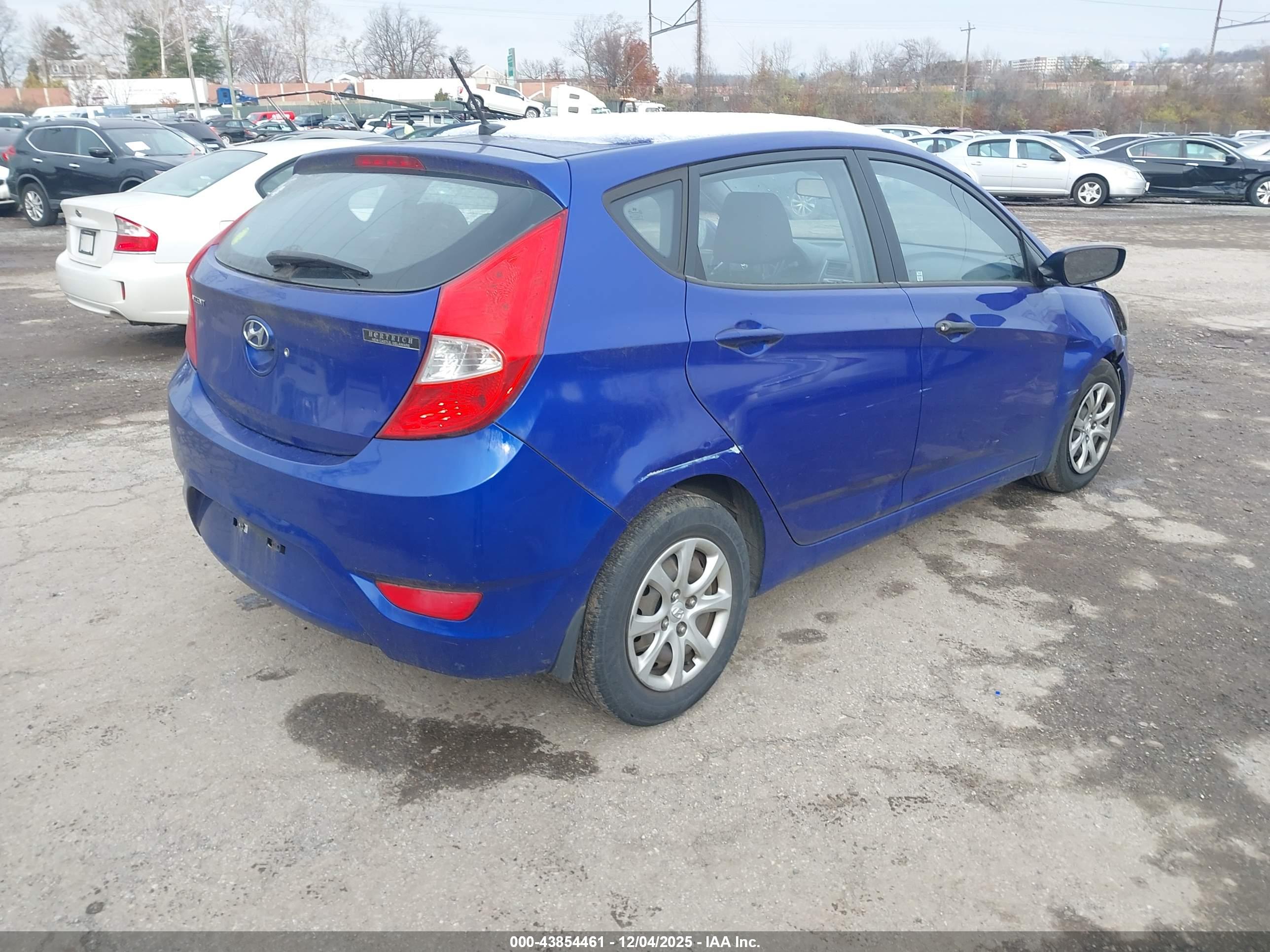 HYUNDAI ACCENT image 4