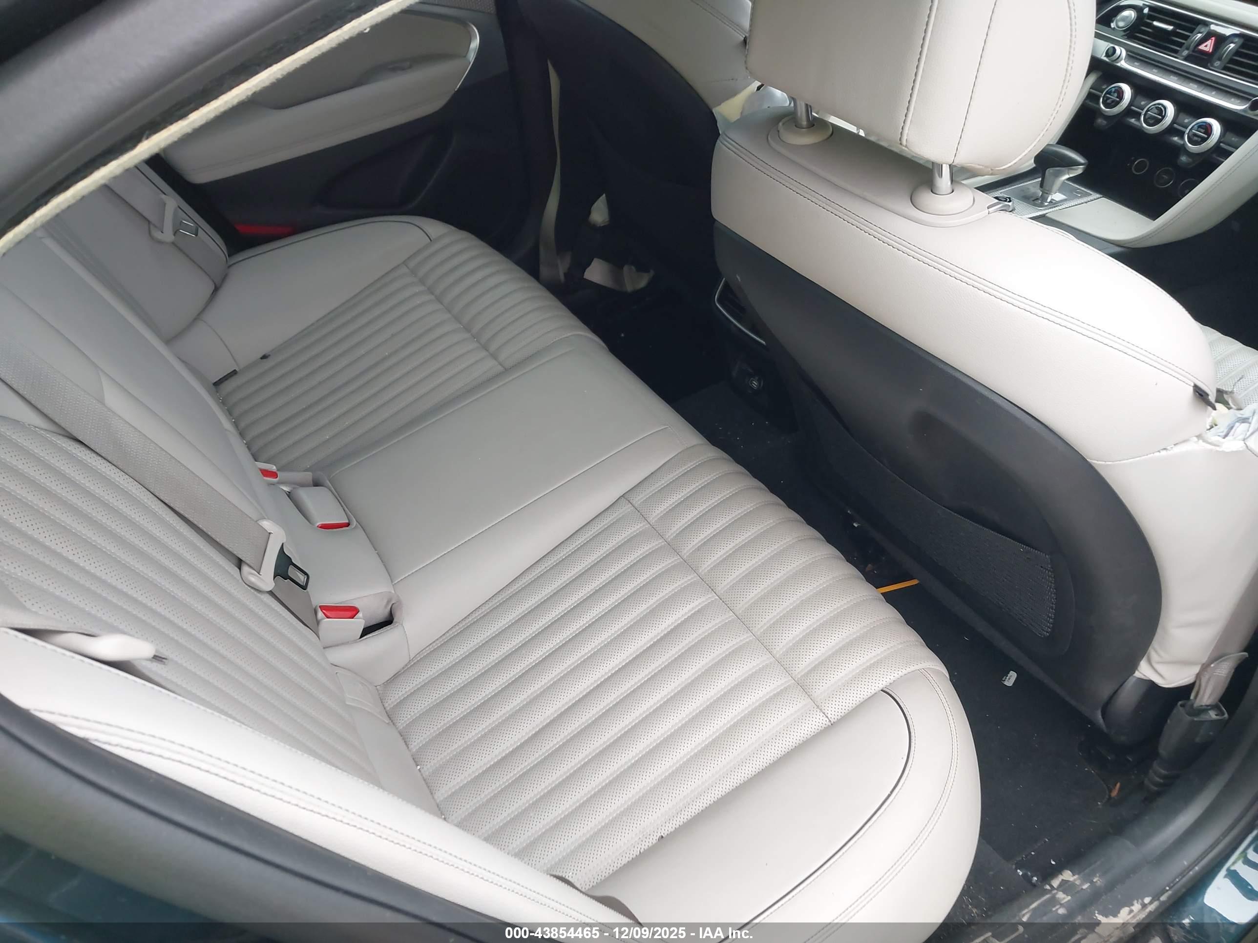 GENESIS G70 image 8
