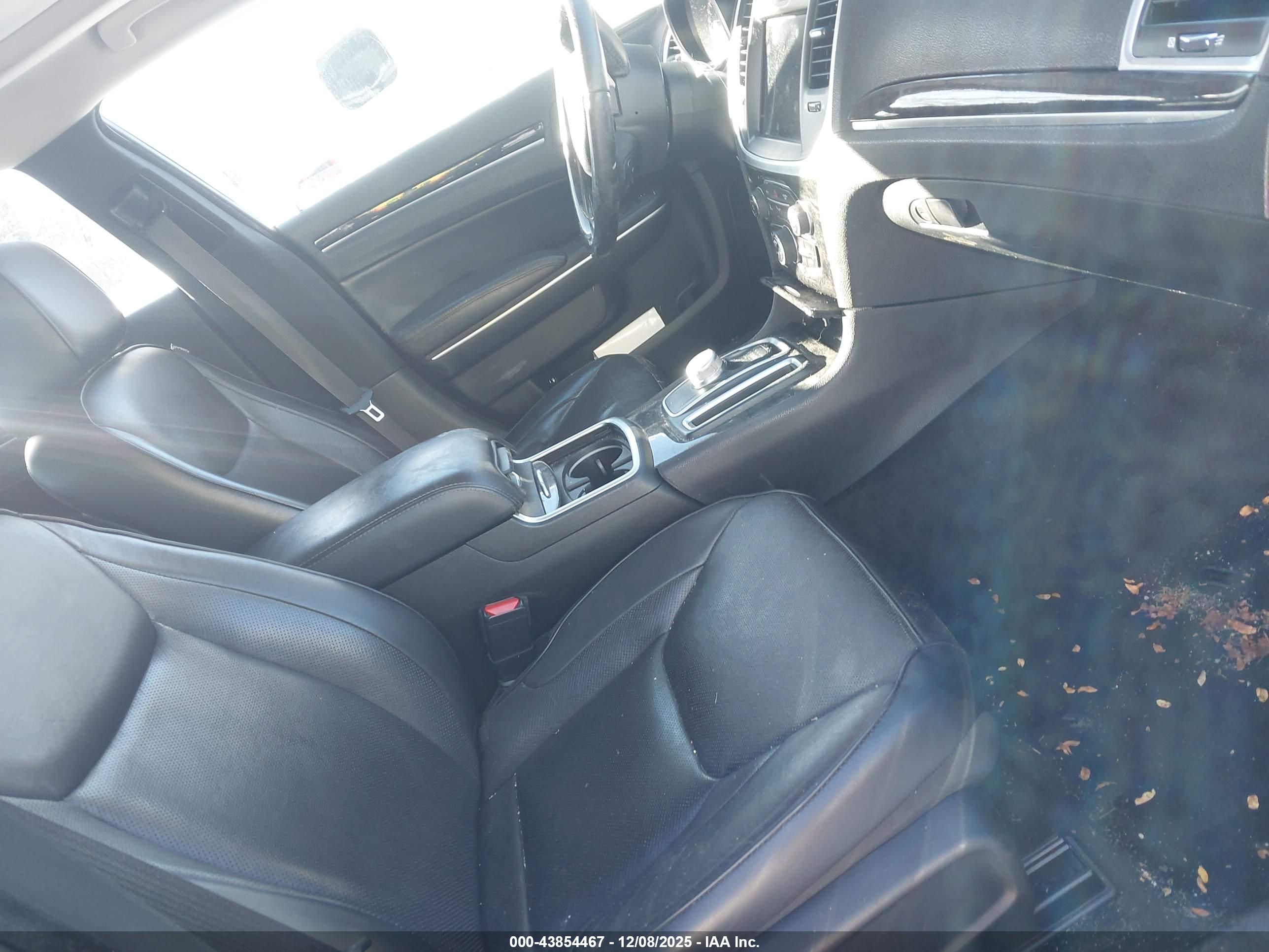 CHRYSLER 300 image 5