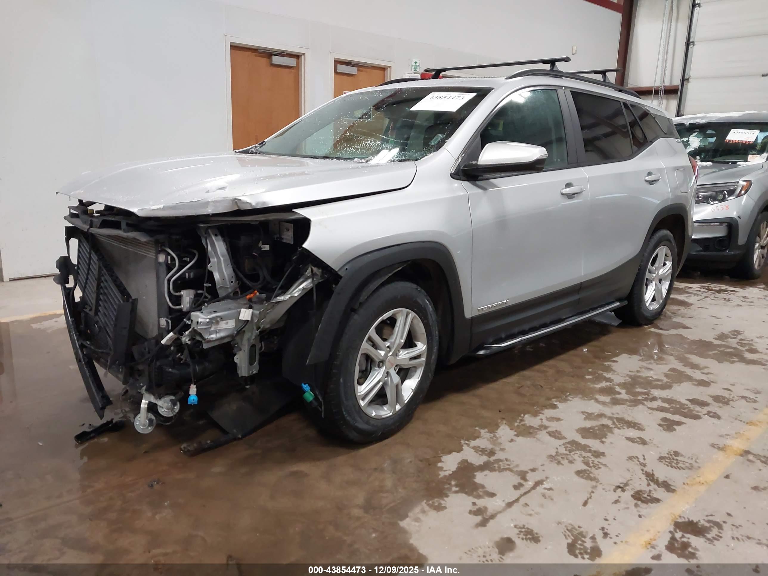 GMC TERRAIN image 2