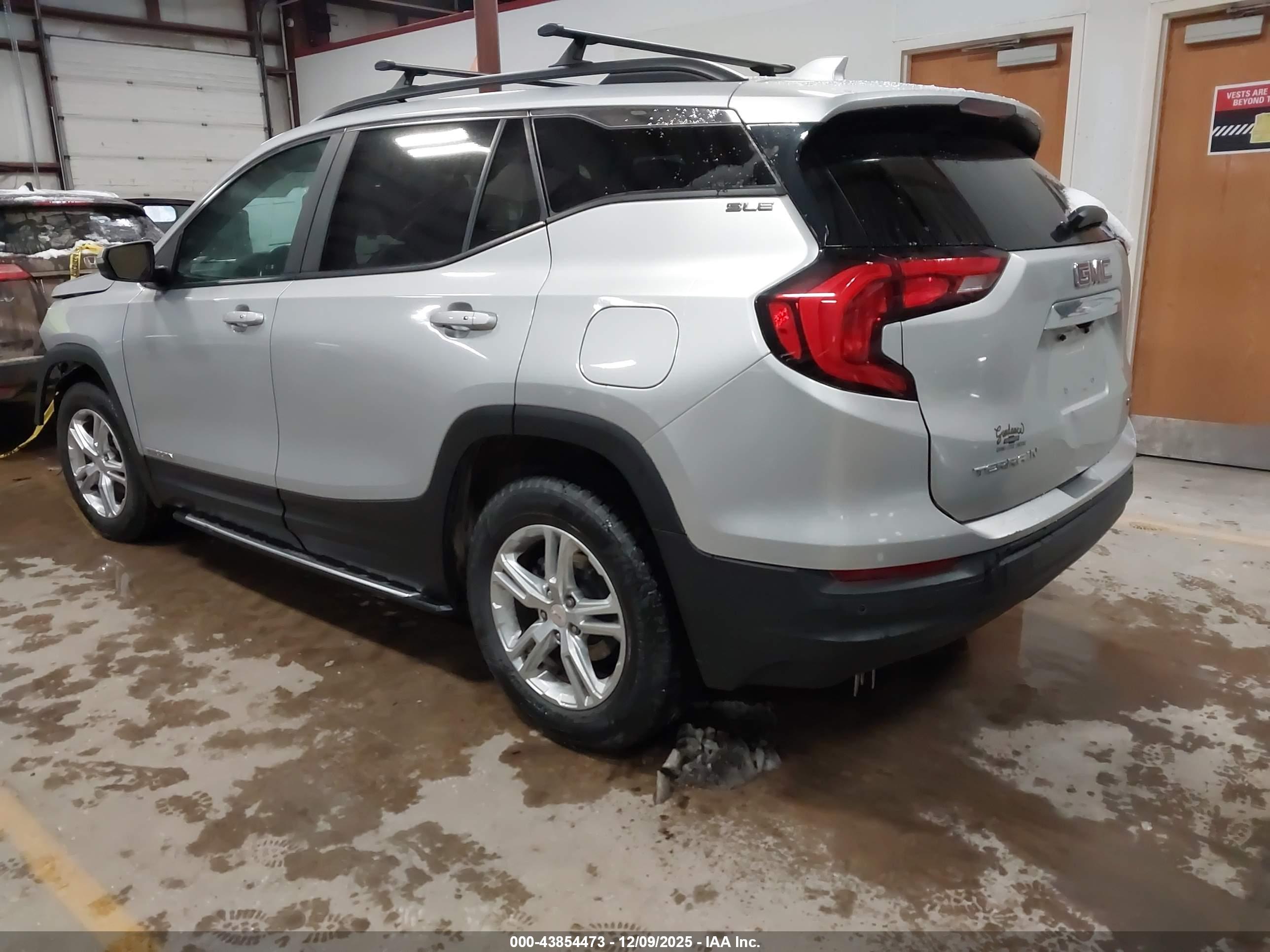 GMC TERRAIN image 3
