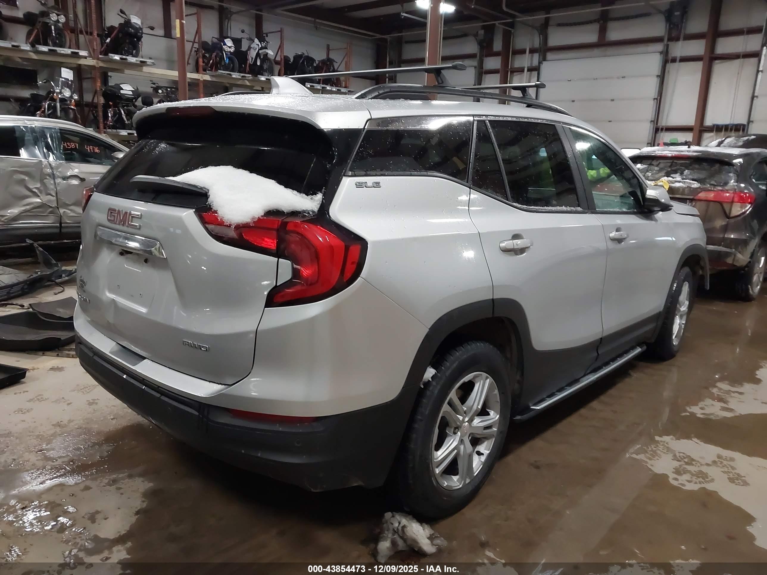 GMC TERRAIN image 4