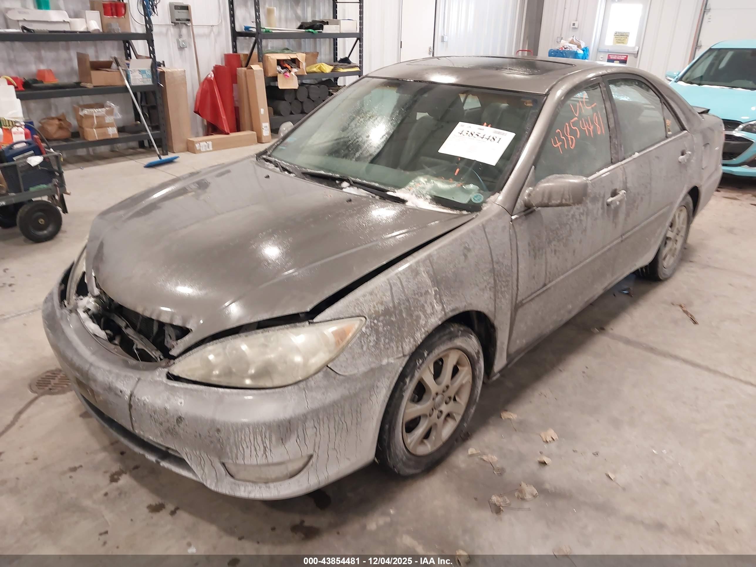 TOYOTA CAMRY image 2