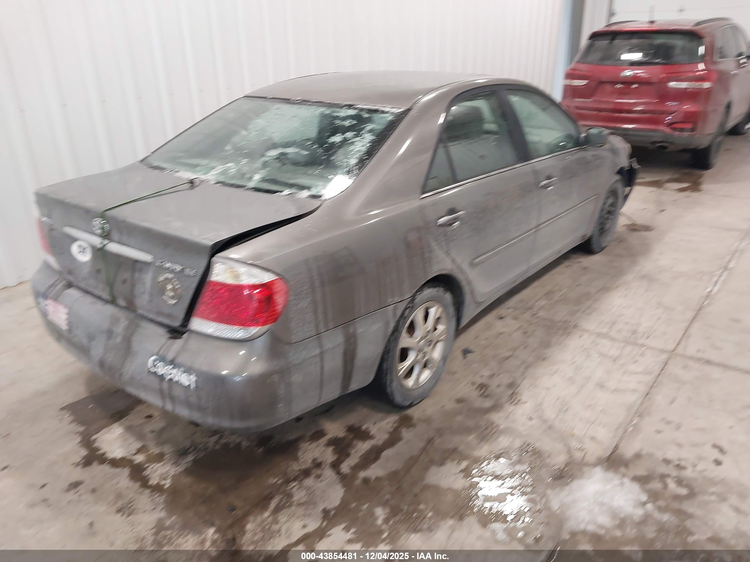 TOYOTA CAMRY image 4