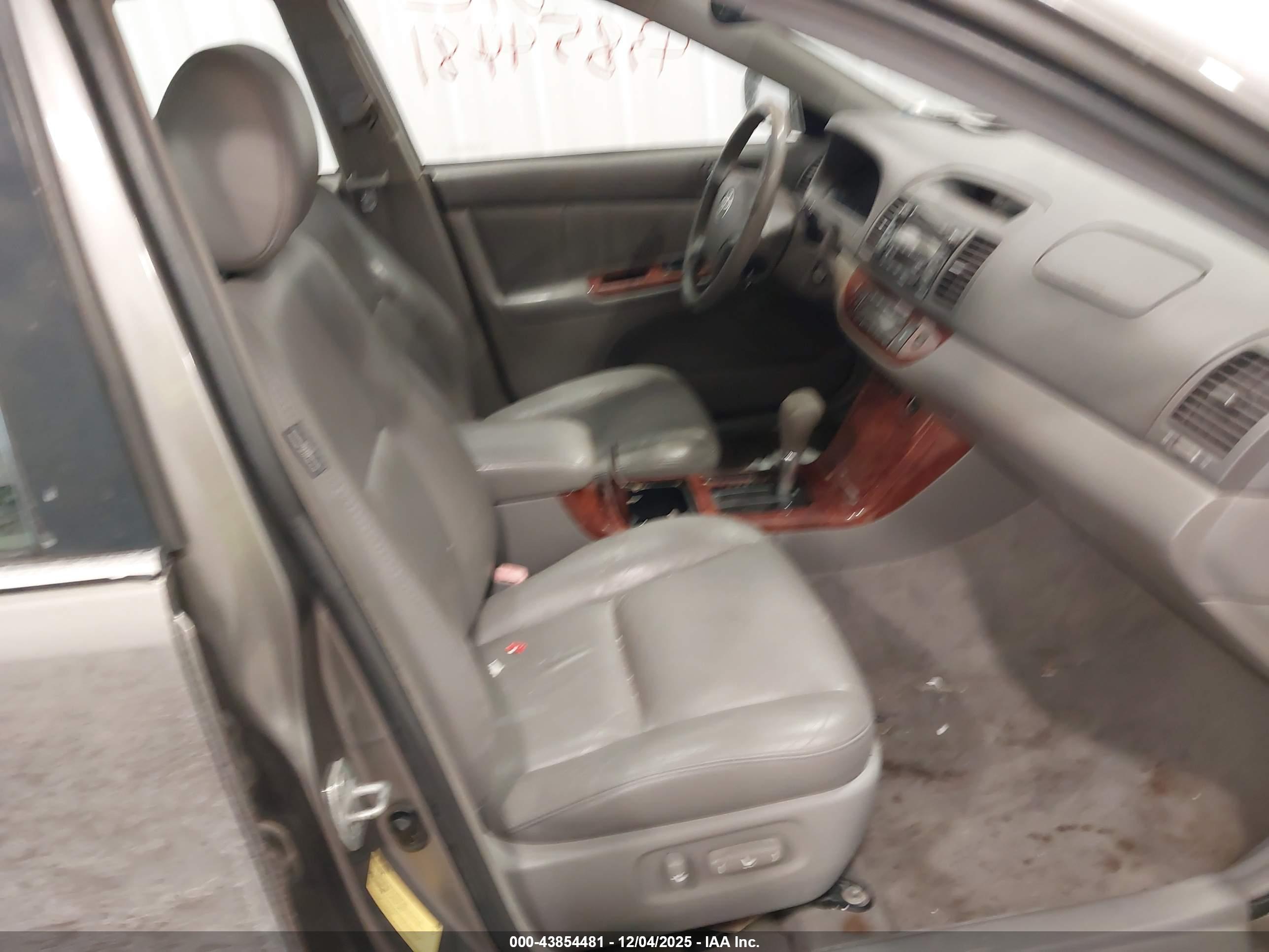 TOYOTA CAMRY image 5