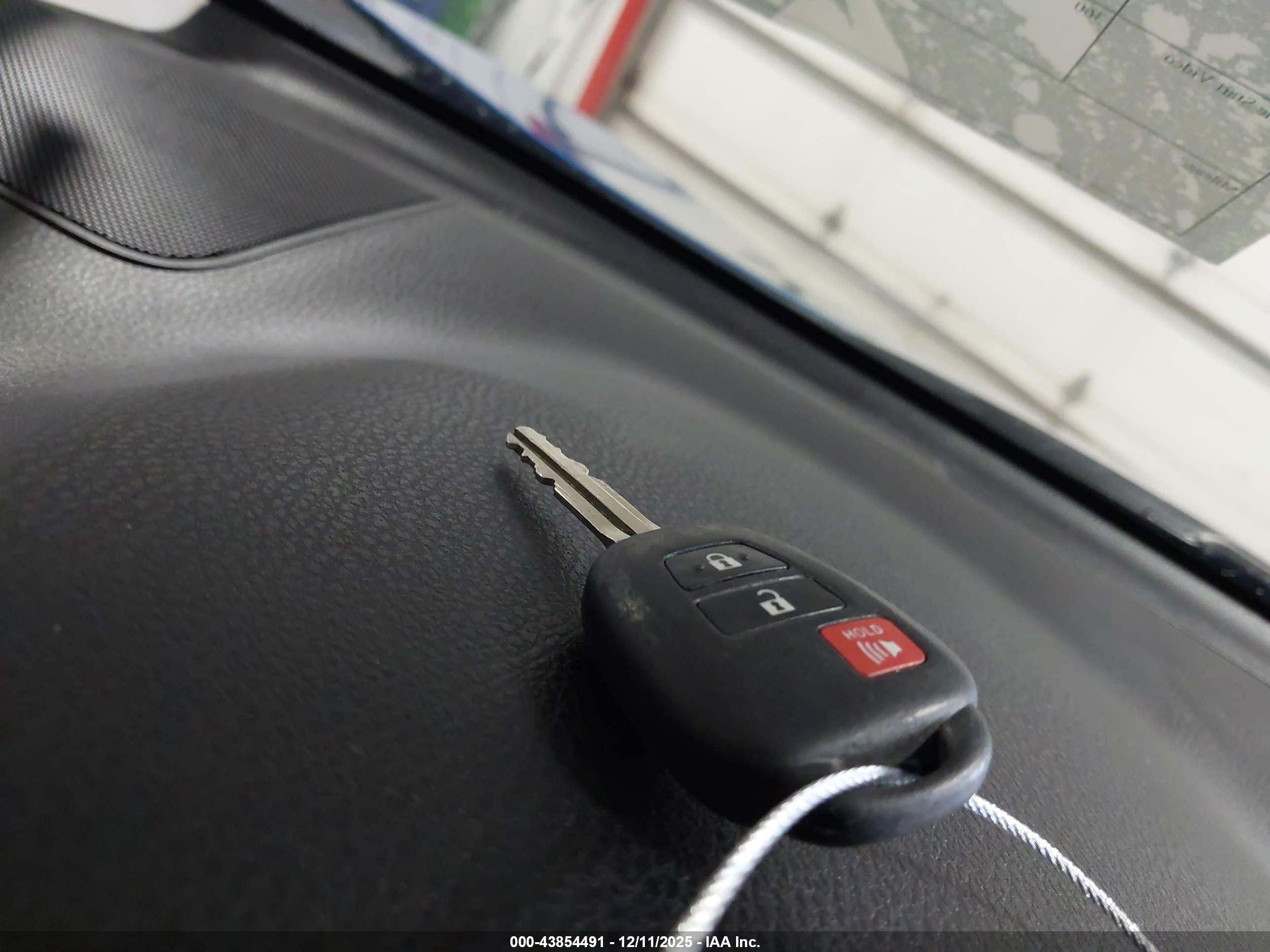 TOYOTA RAV4 image 11