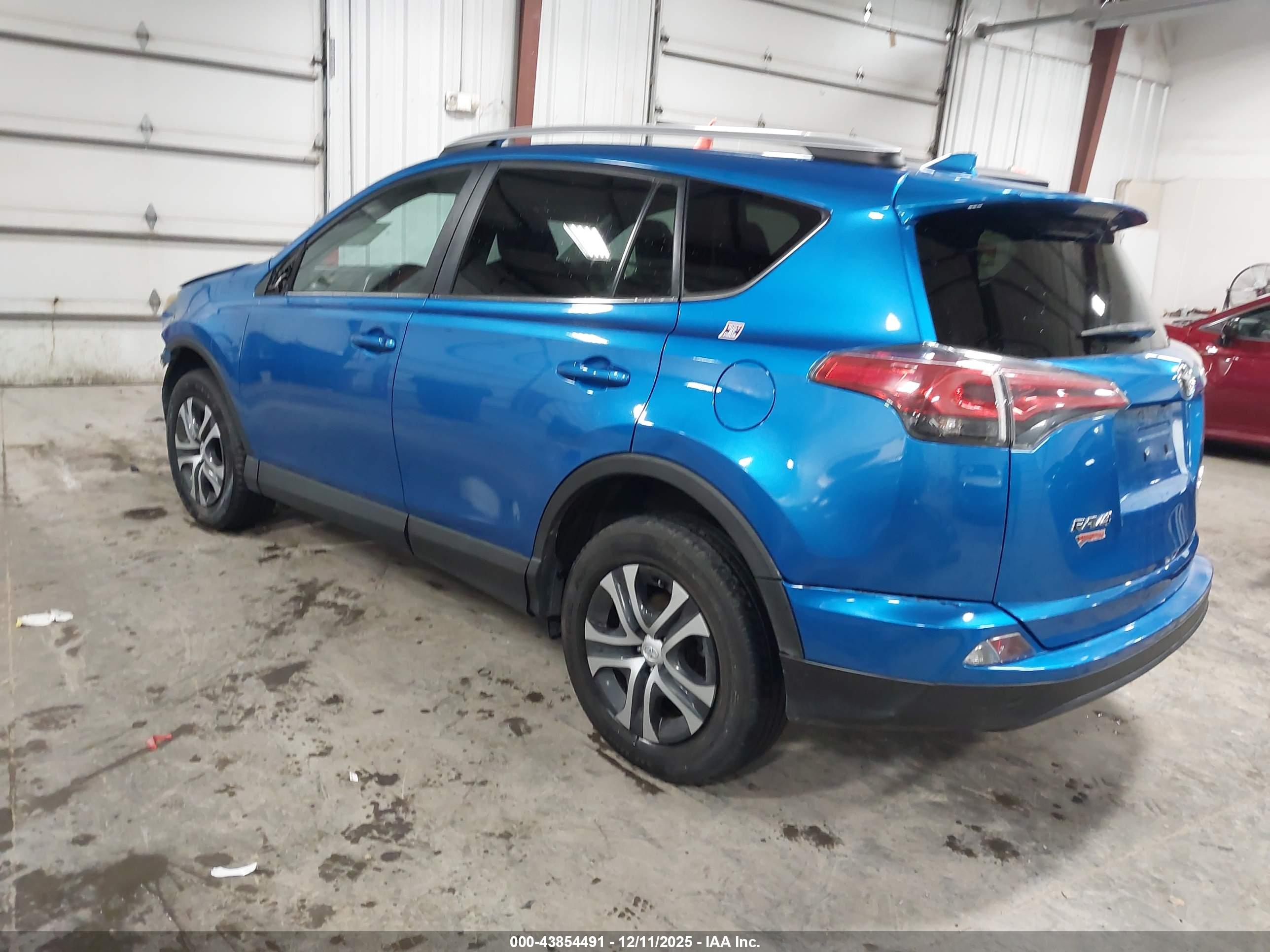 TOYOTA RAV4 image 3