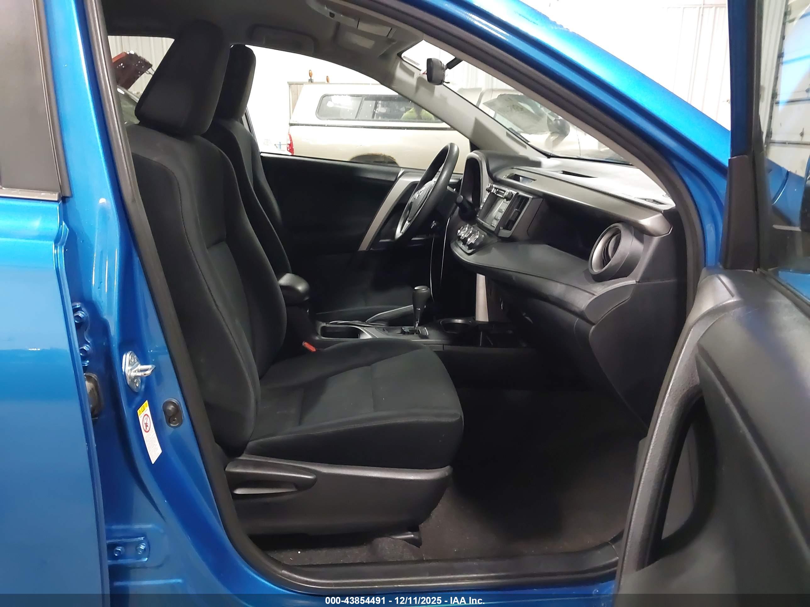 TOYOTA RAV4 image 5