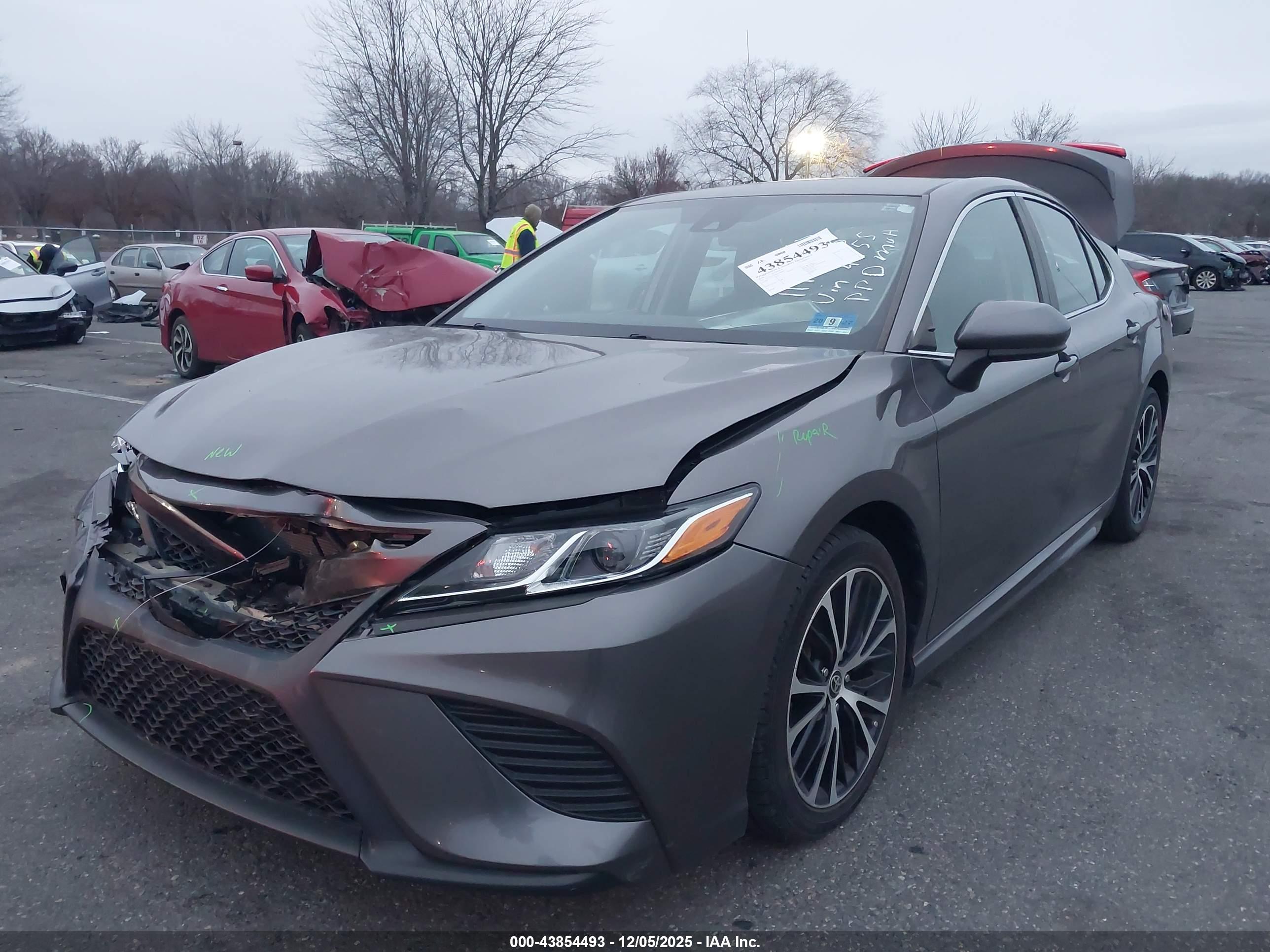 TOYOTA CAMRY image 2