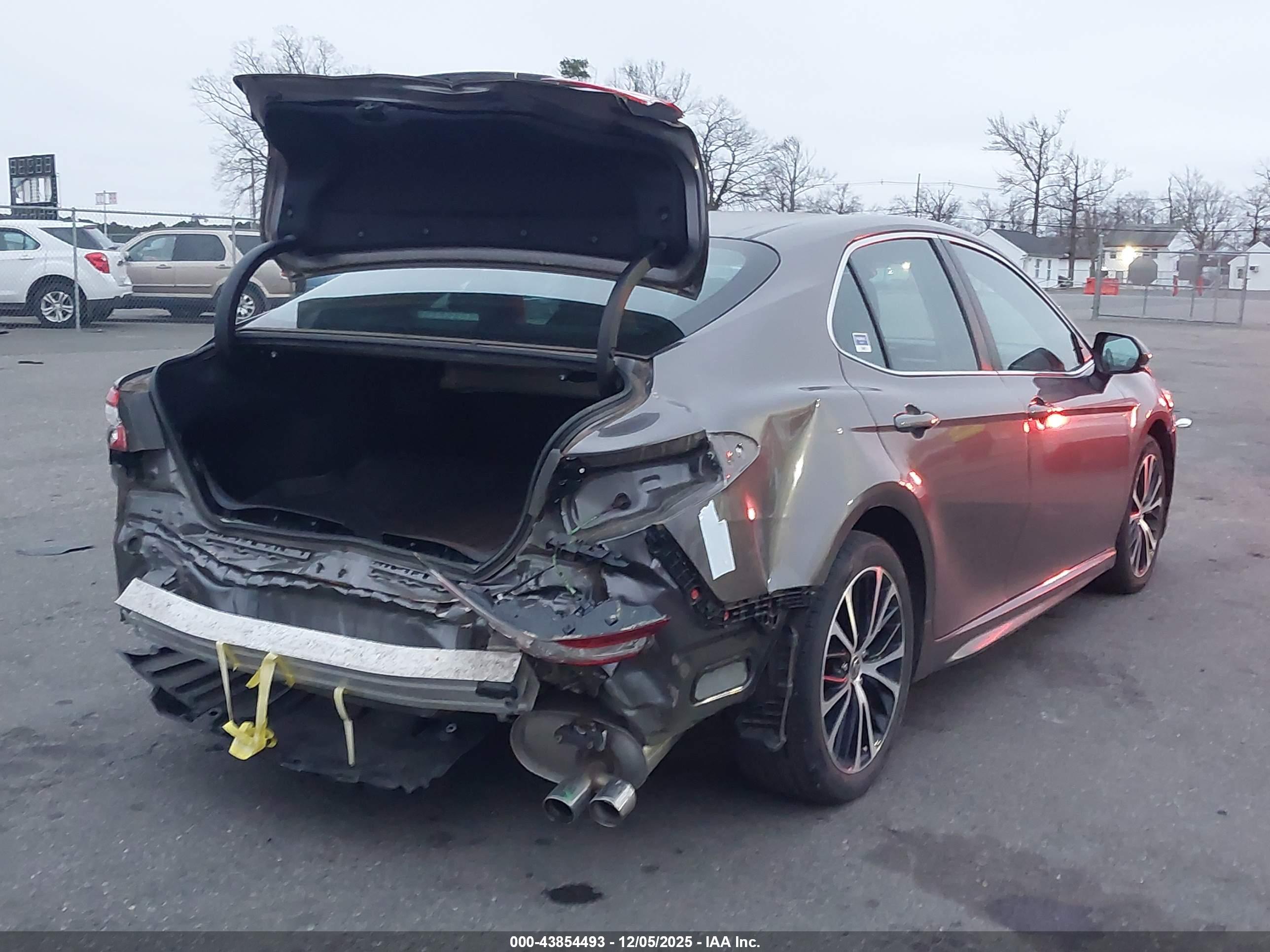 TOYOTA CAMRY image 4