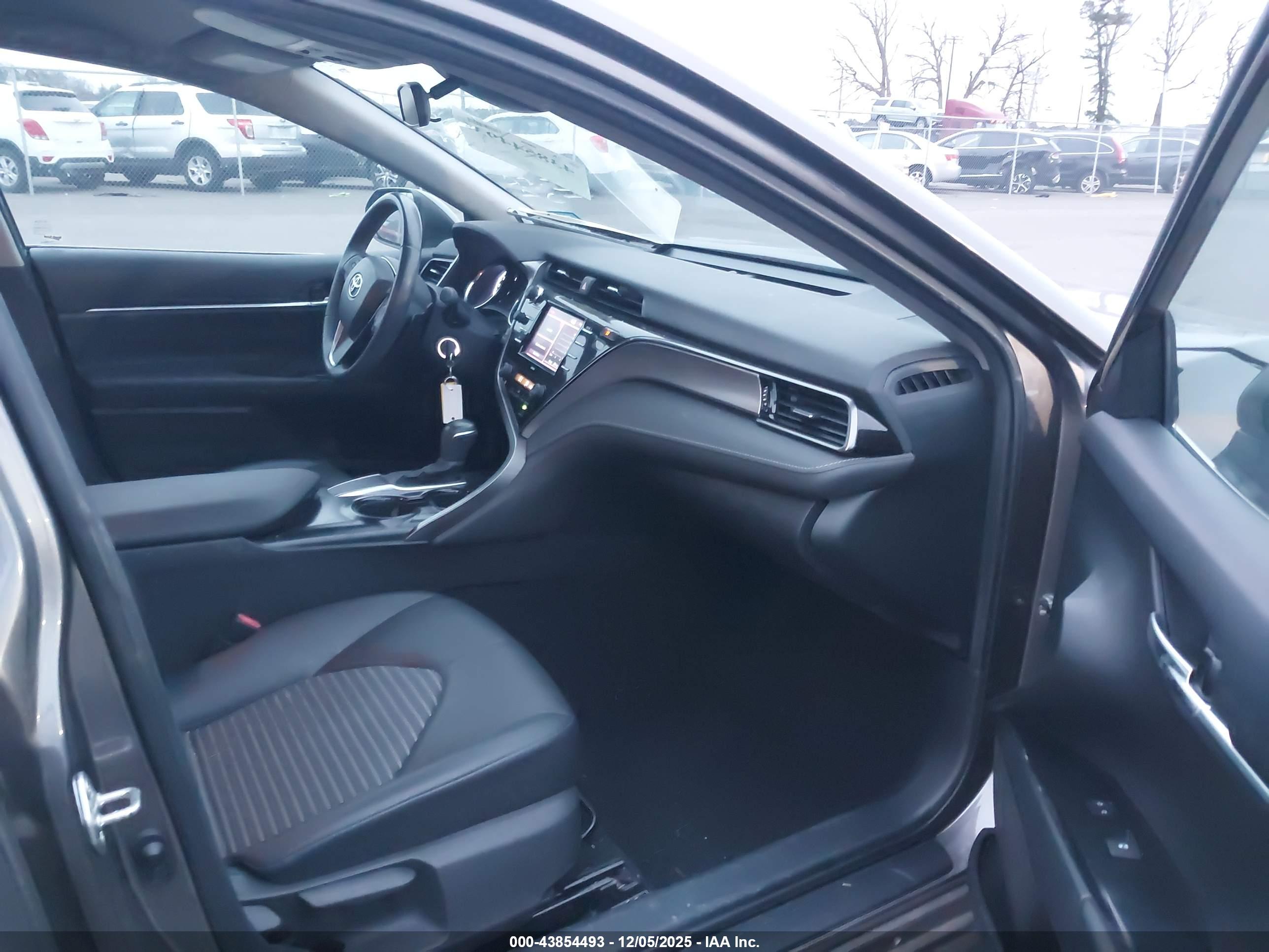 TOYOTA CAMRY image 5