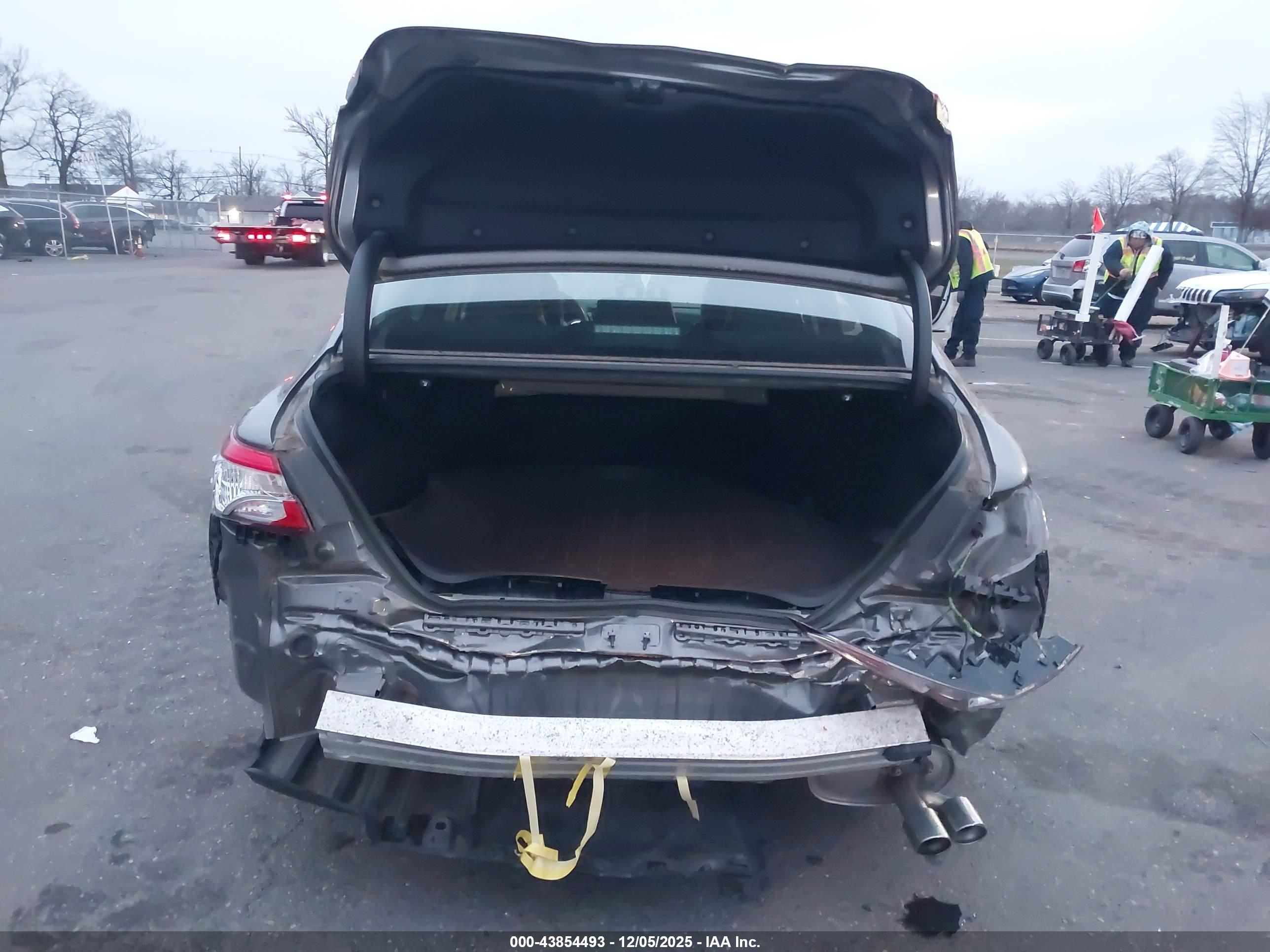 TOYOTA CAMRY image 6
