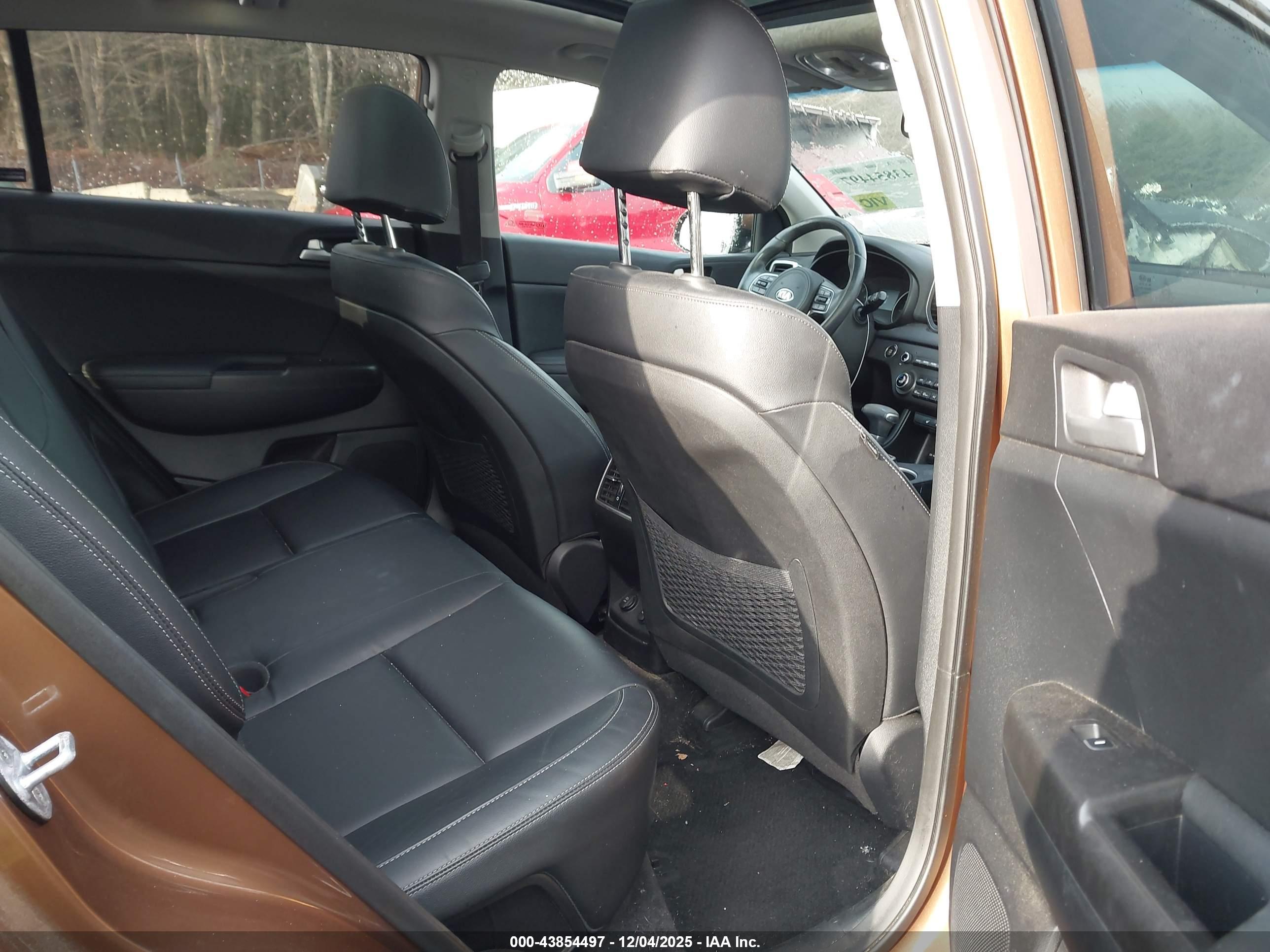 KIA SPORTAGE image 8