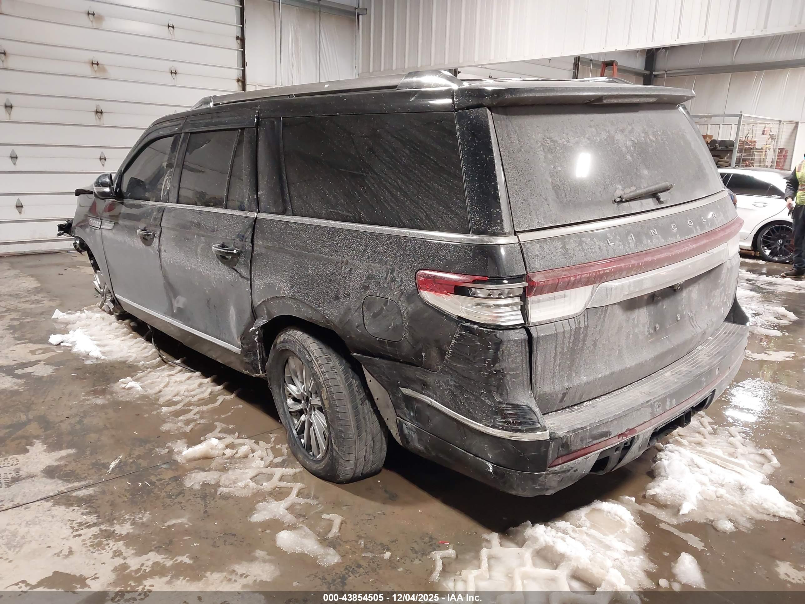 LINCOLN NAVIGATOR image 3