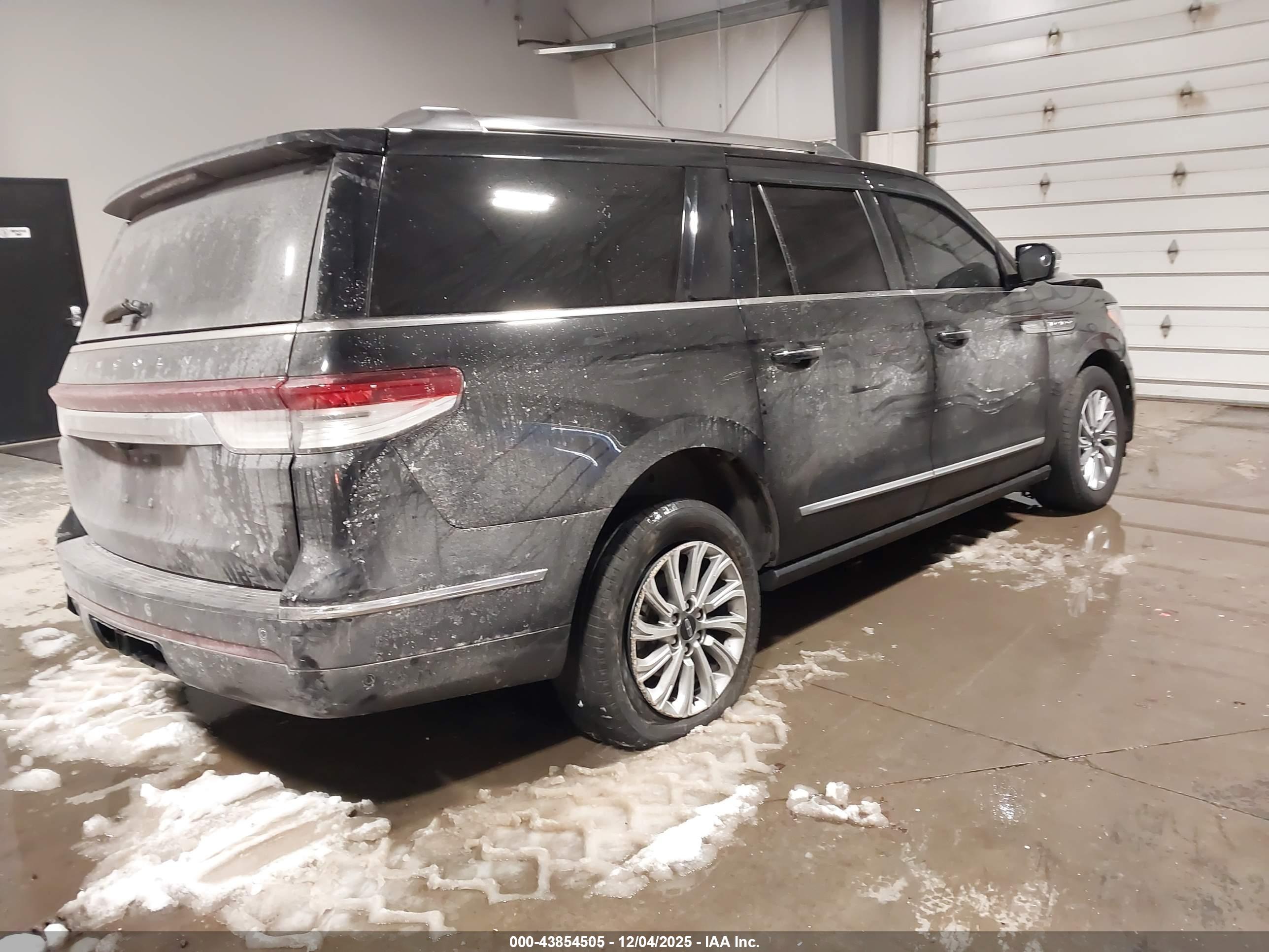 LINCOLN NAVIGATOR image 4