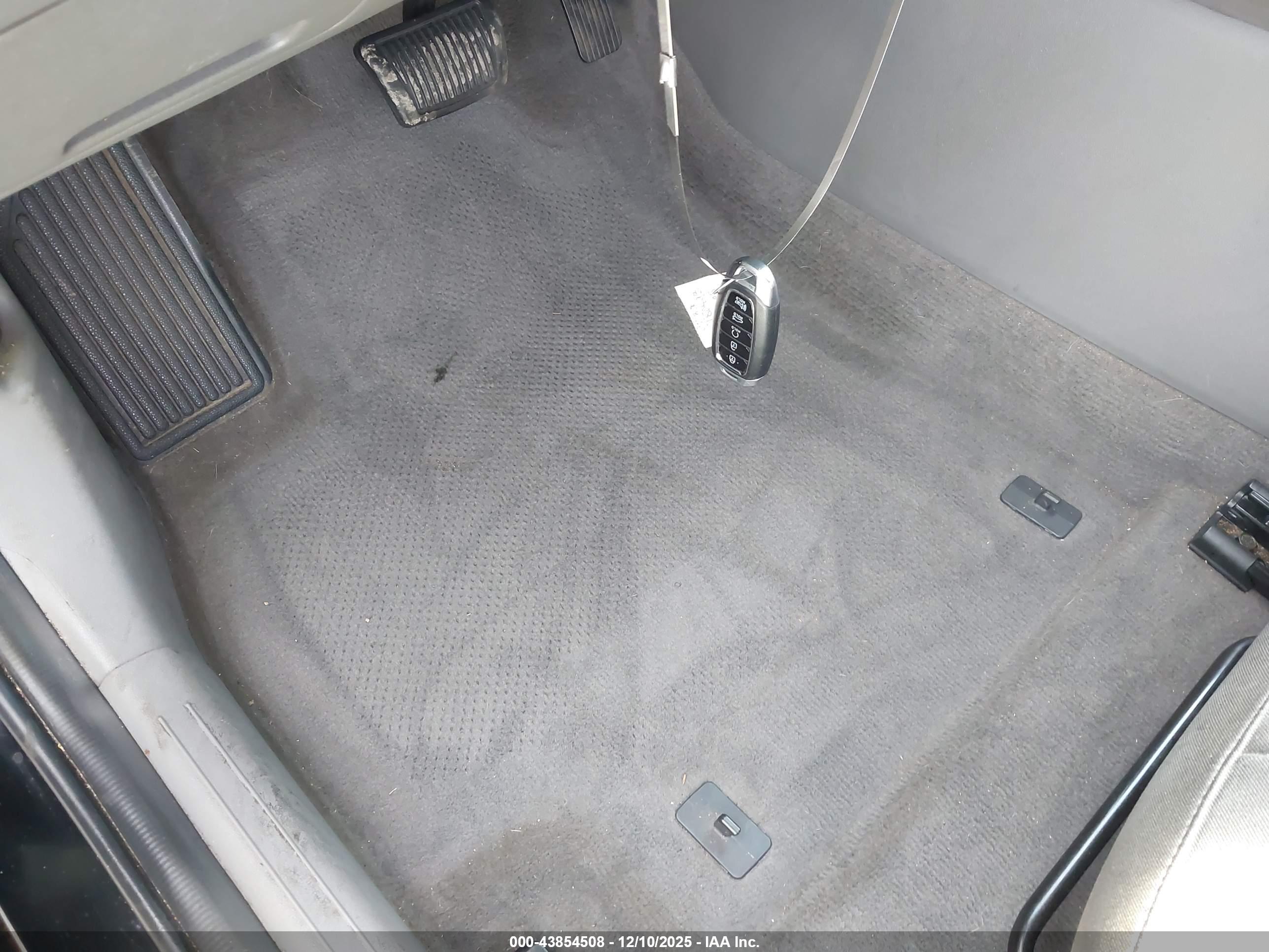HYUNDAI ELANTRA image 11