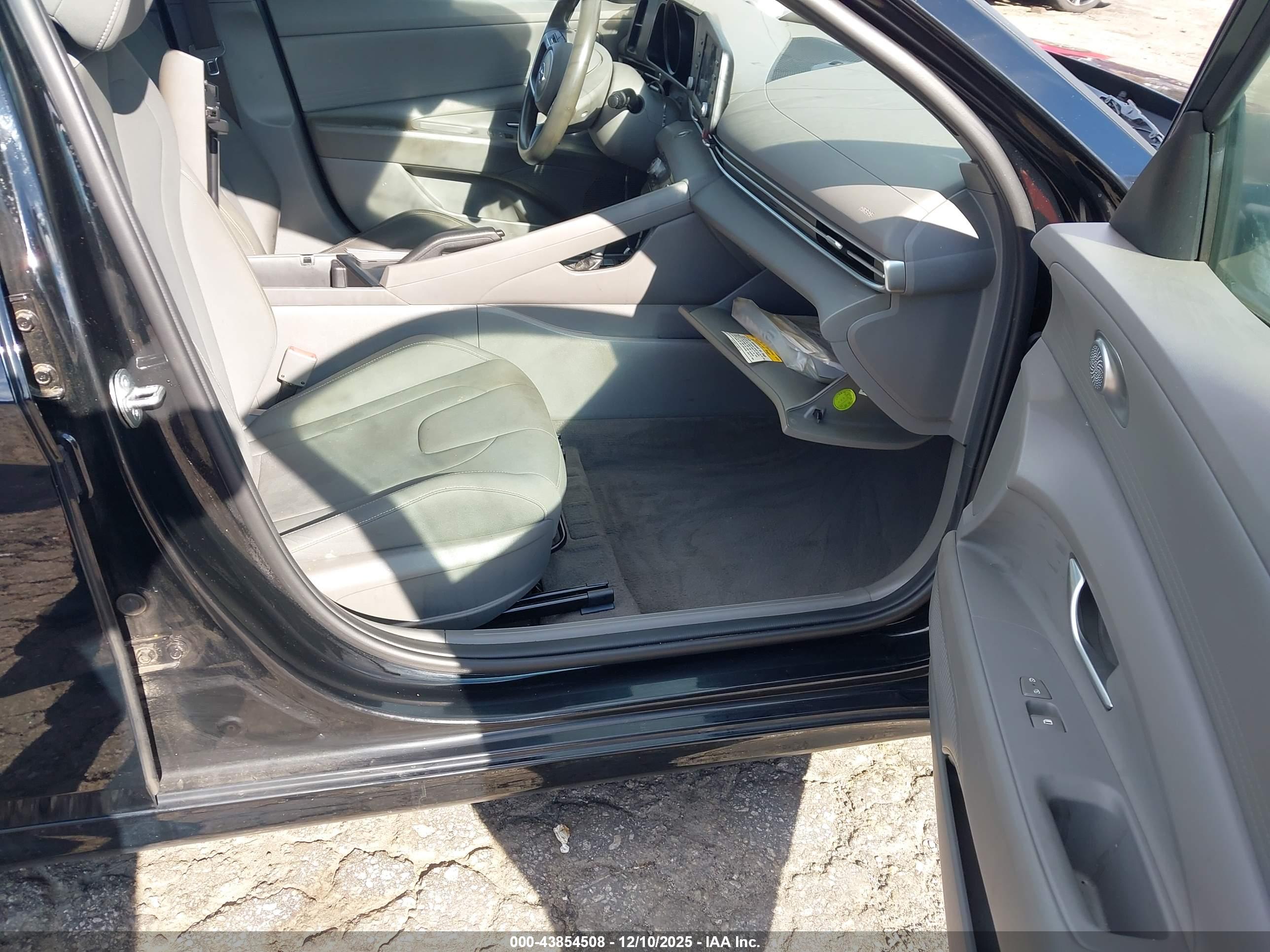 HYUNDAI ELANTRA image 5