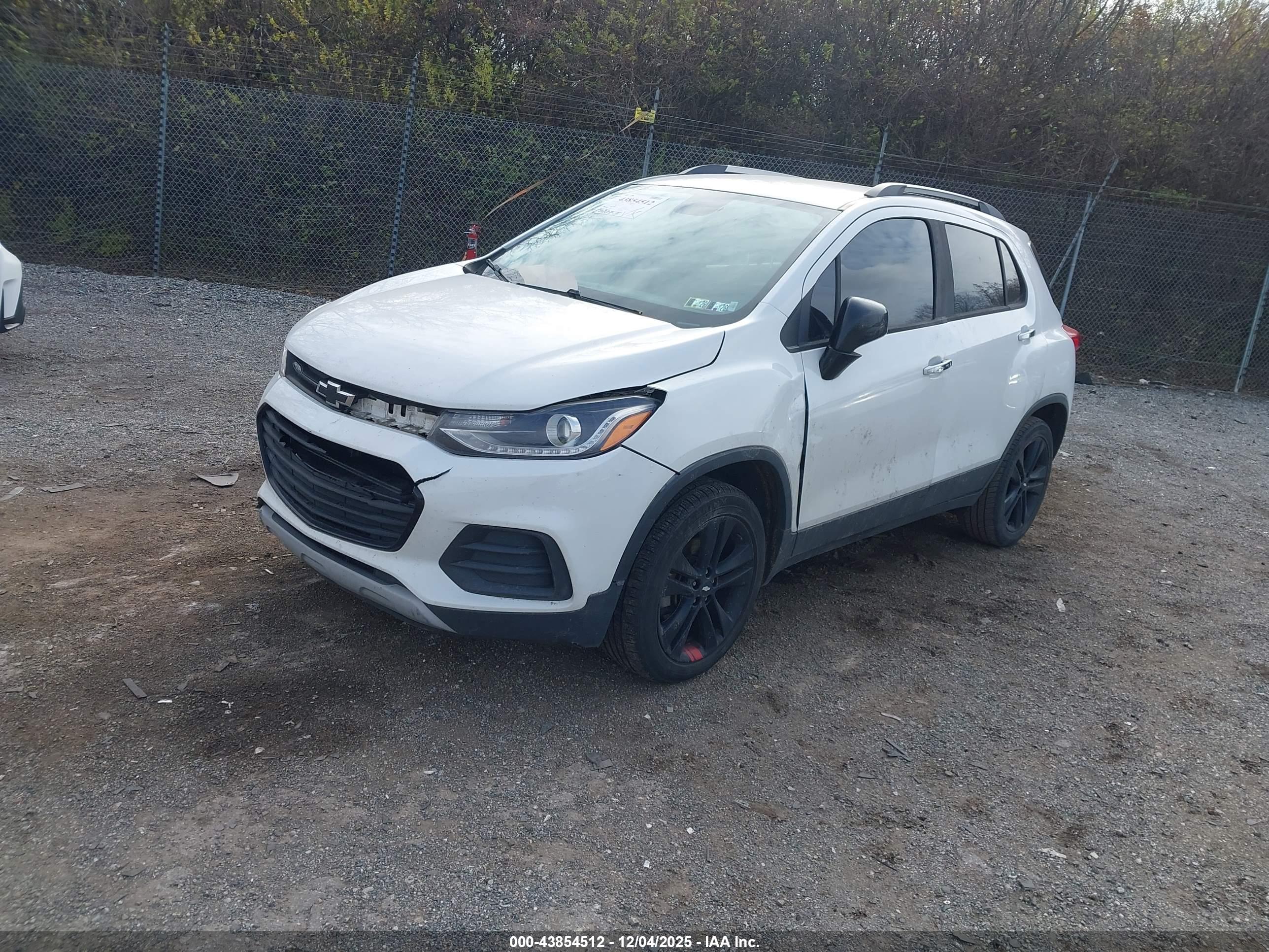 CHEVROLET TRAX image 2