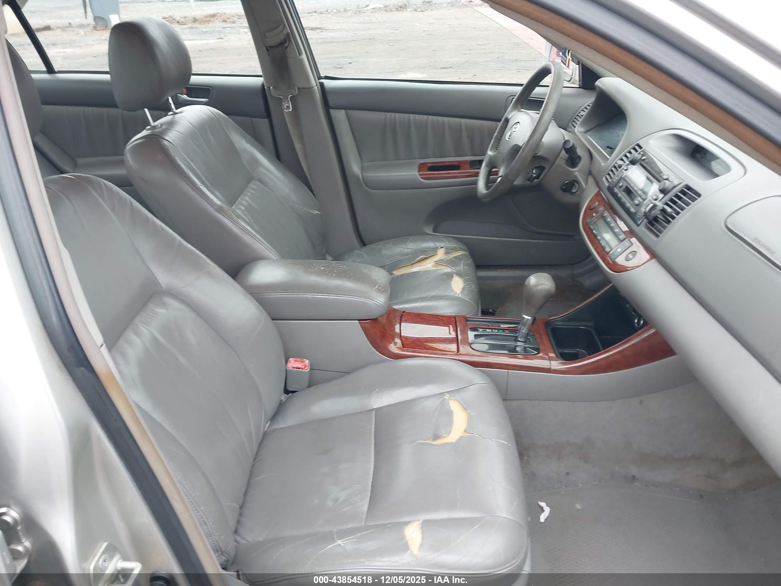 TOYOTA CAMRY image 5