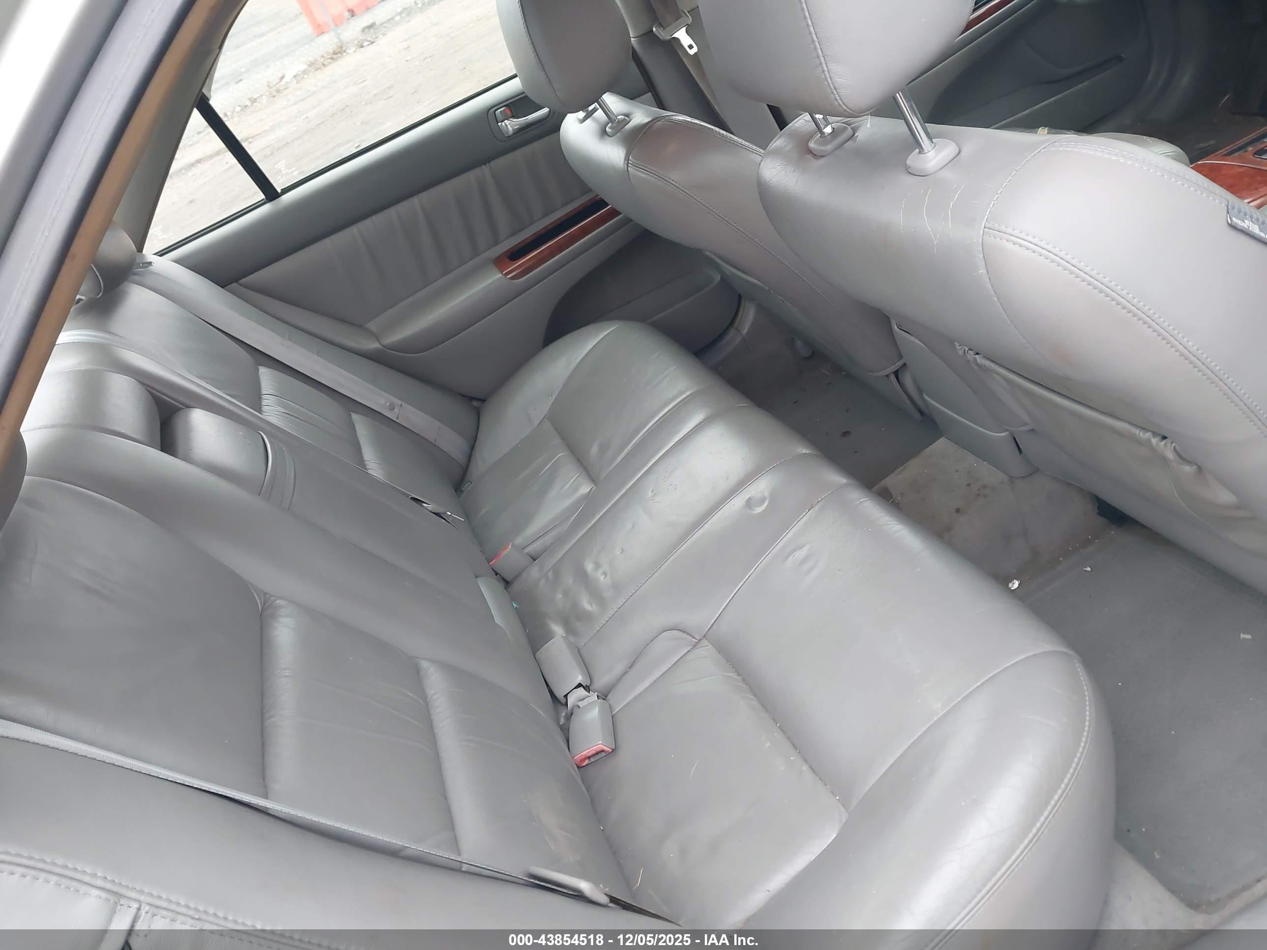TOYOTA CAMRY image 8