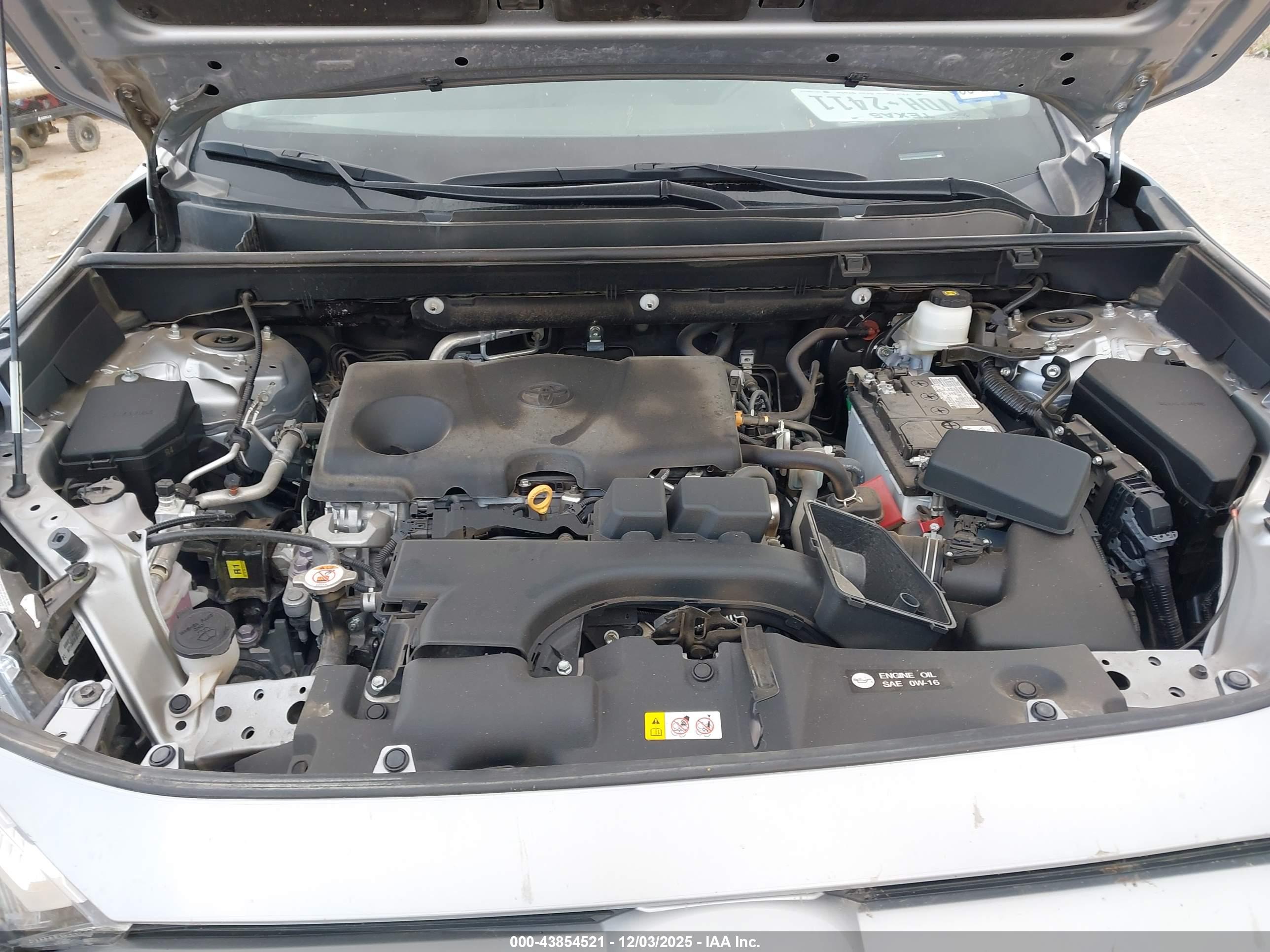 TOYOTA RAV4 image 10