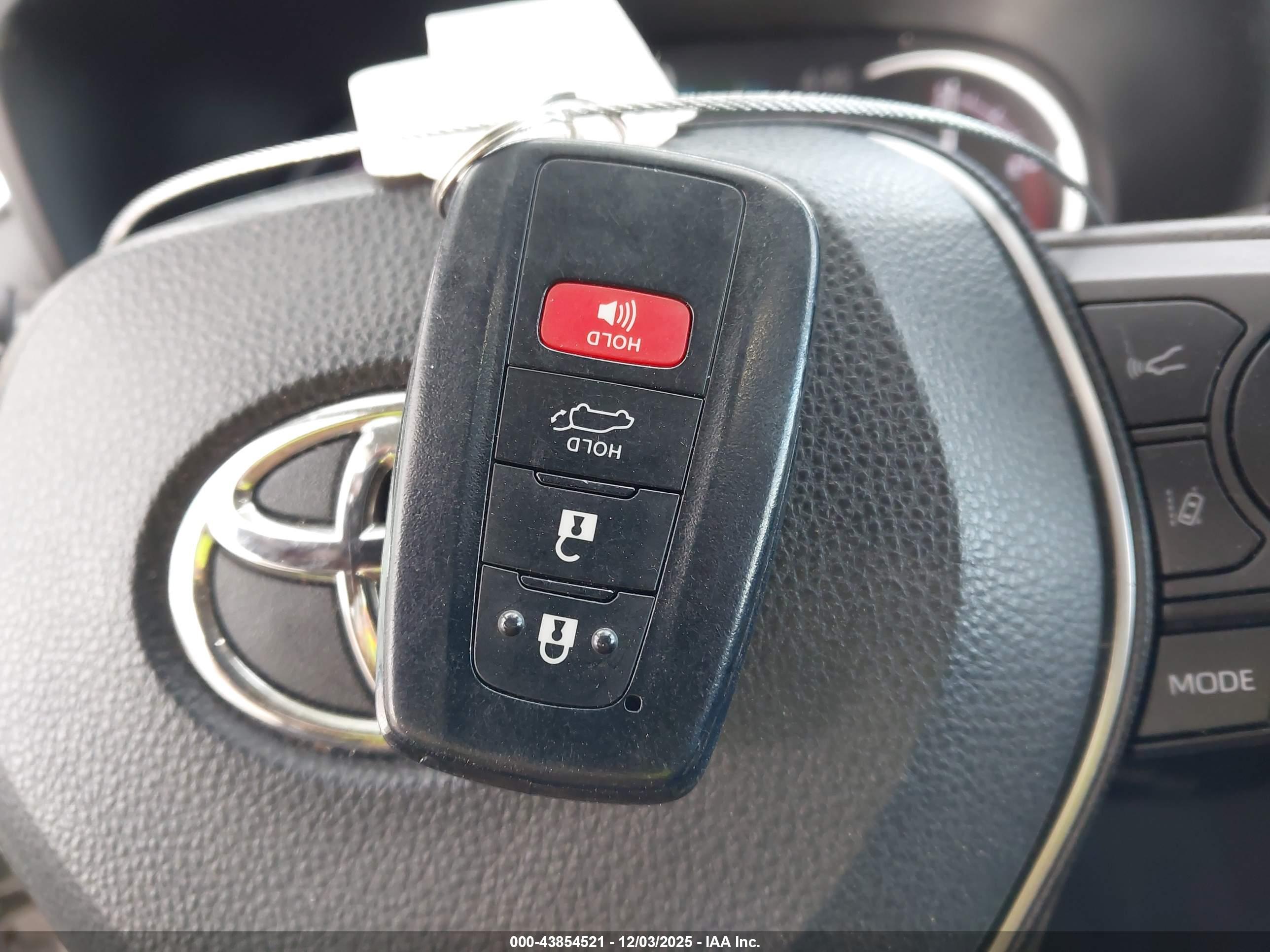 TOYOTA RAV4 image 11