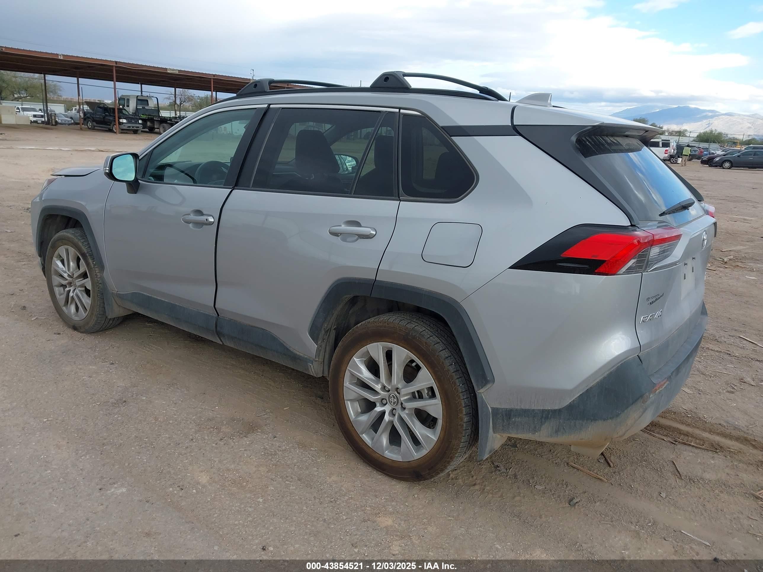 TOYOTA RAV4 image 3