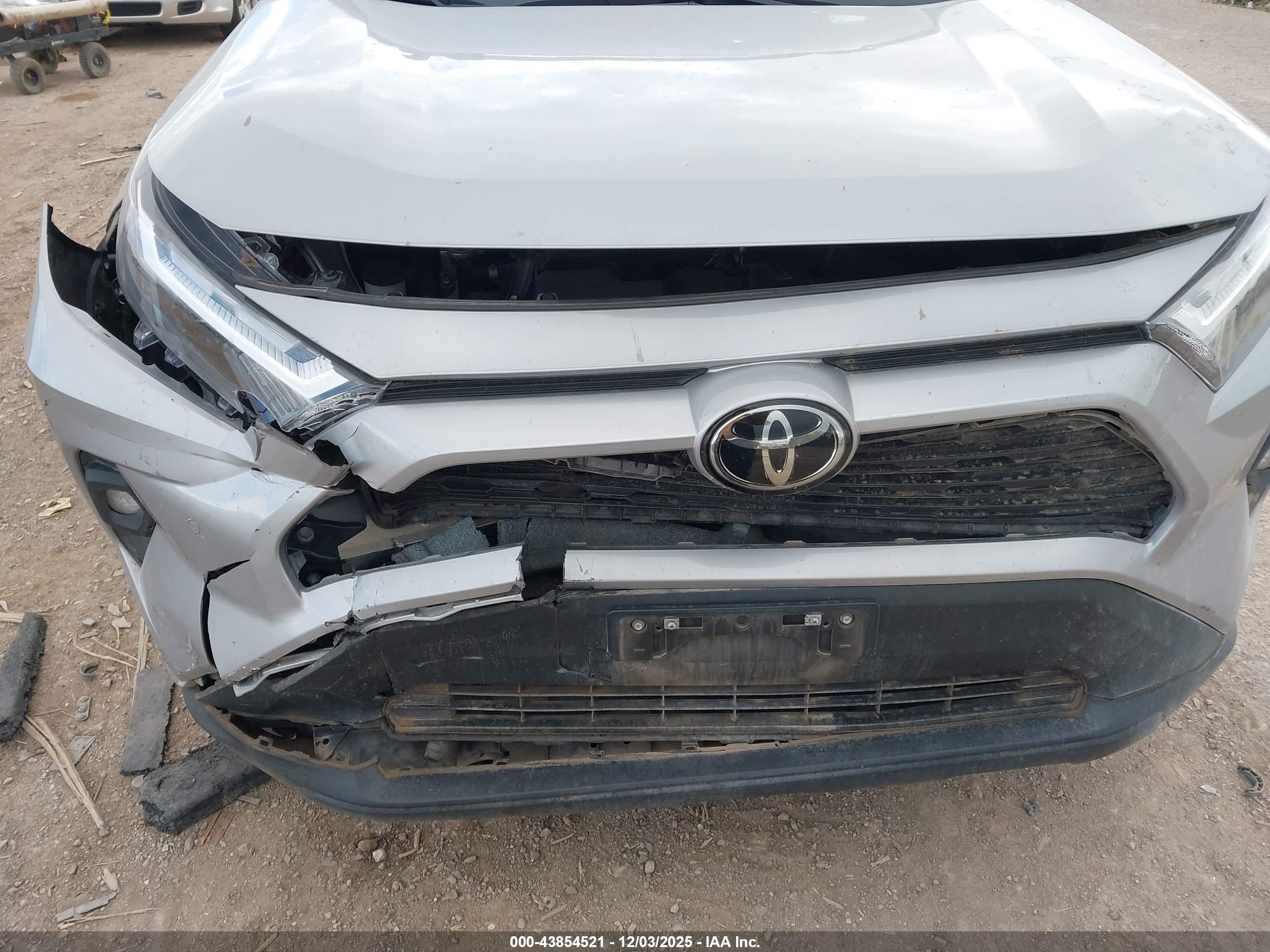 TOYOTA RAV4 image 6