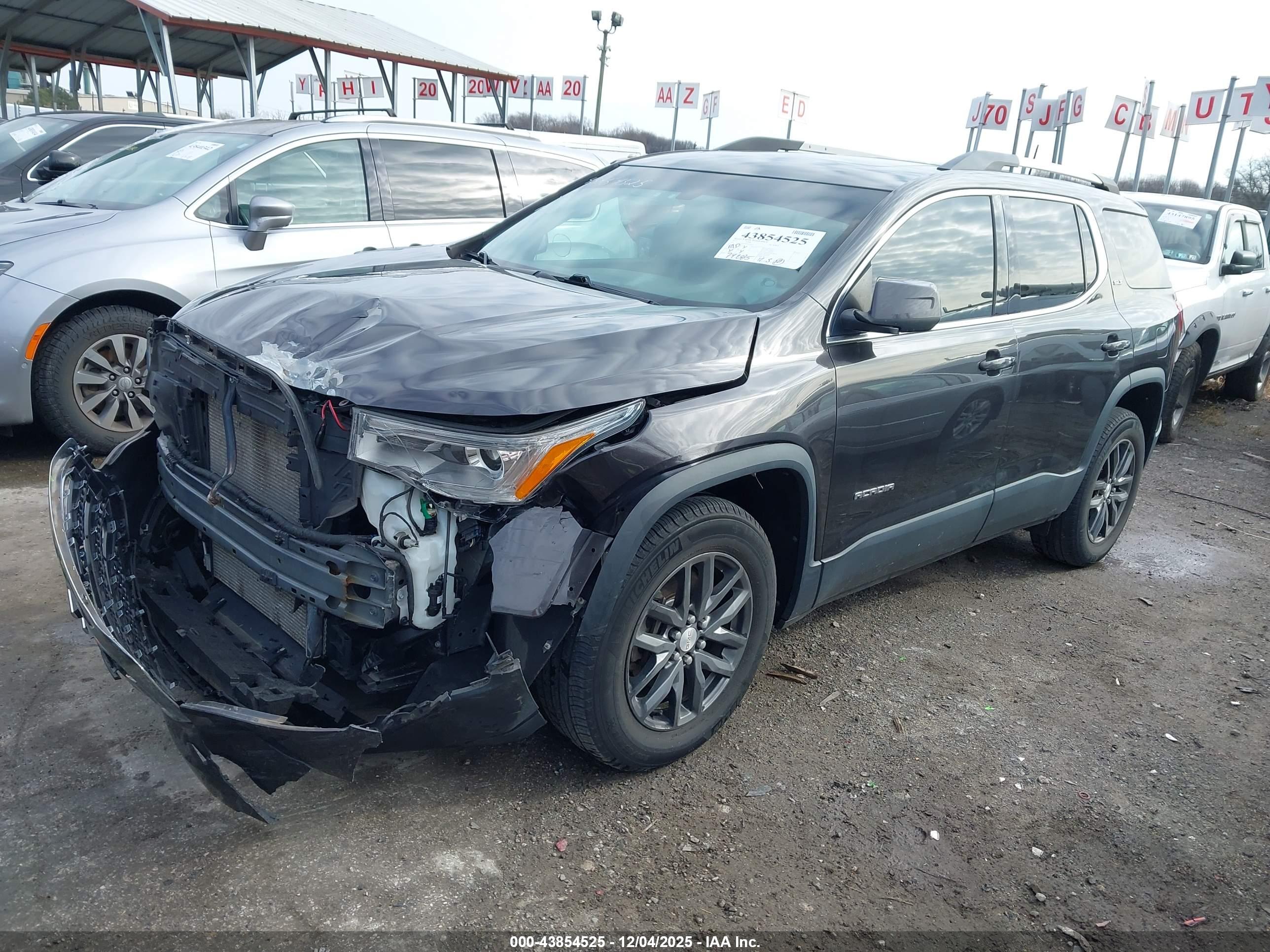 GMC ACADIA image 2