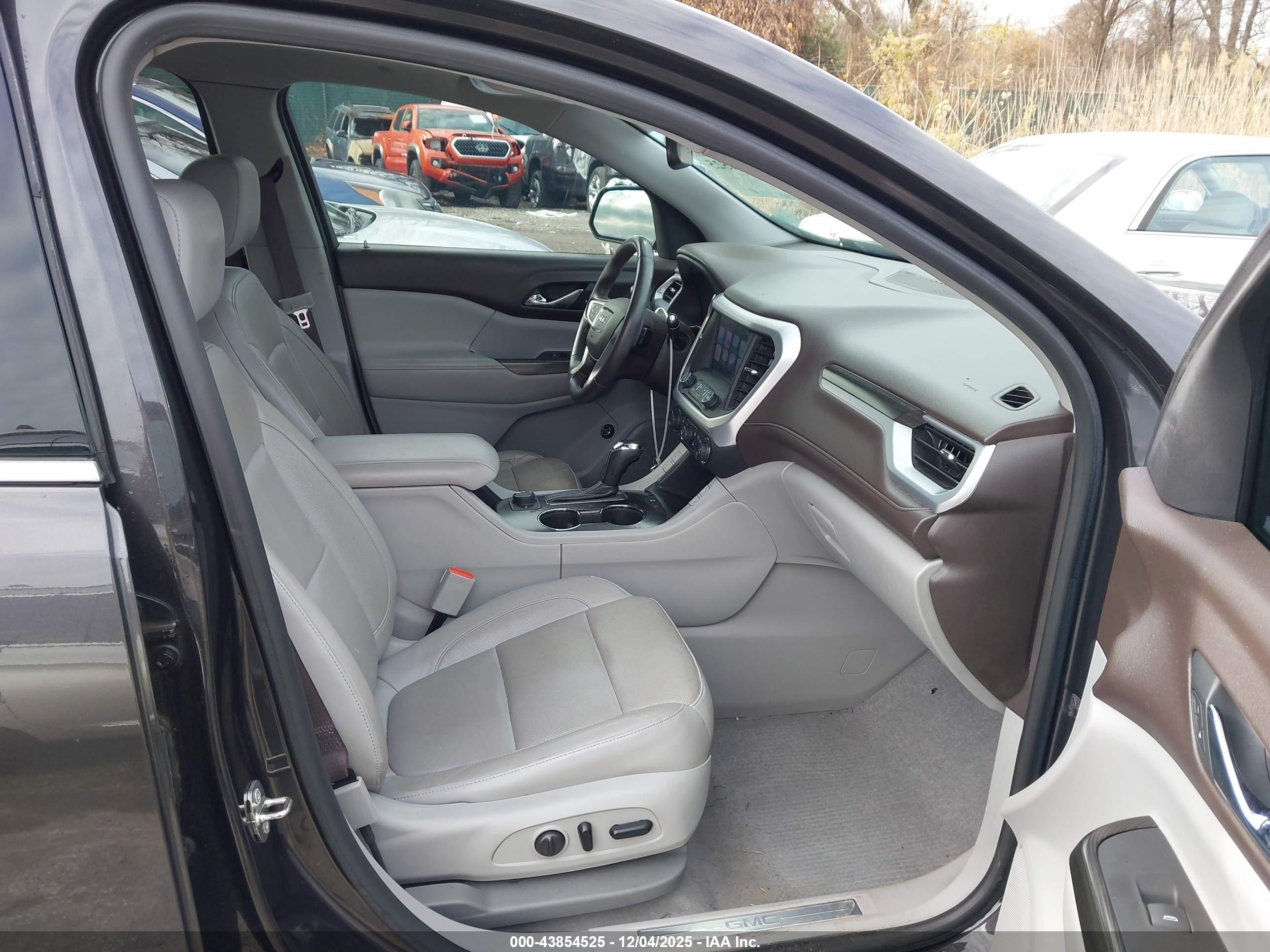 GMC ACADIA image 5