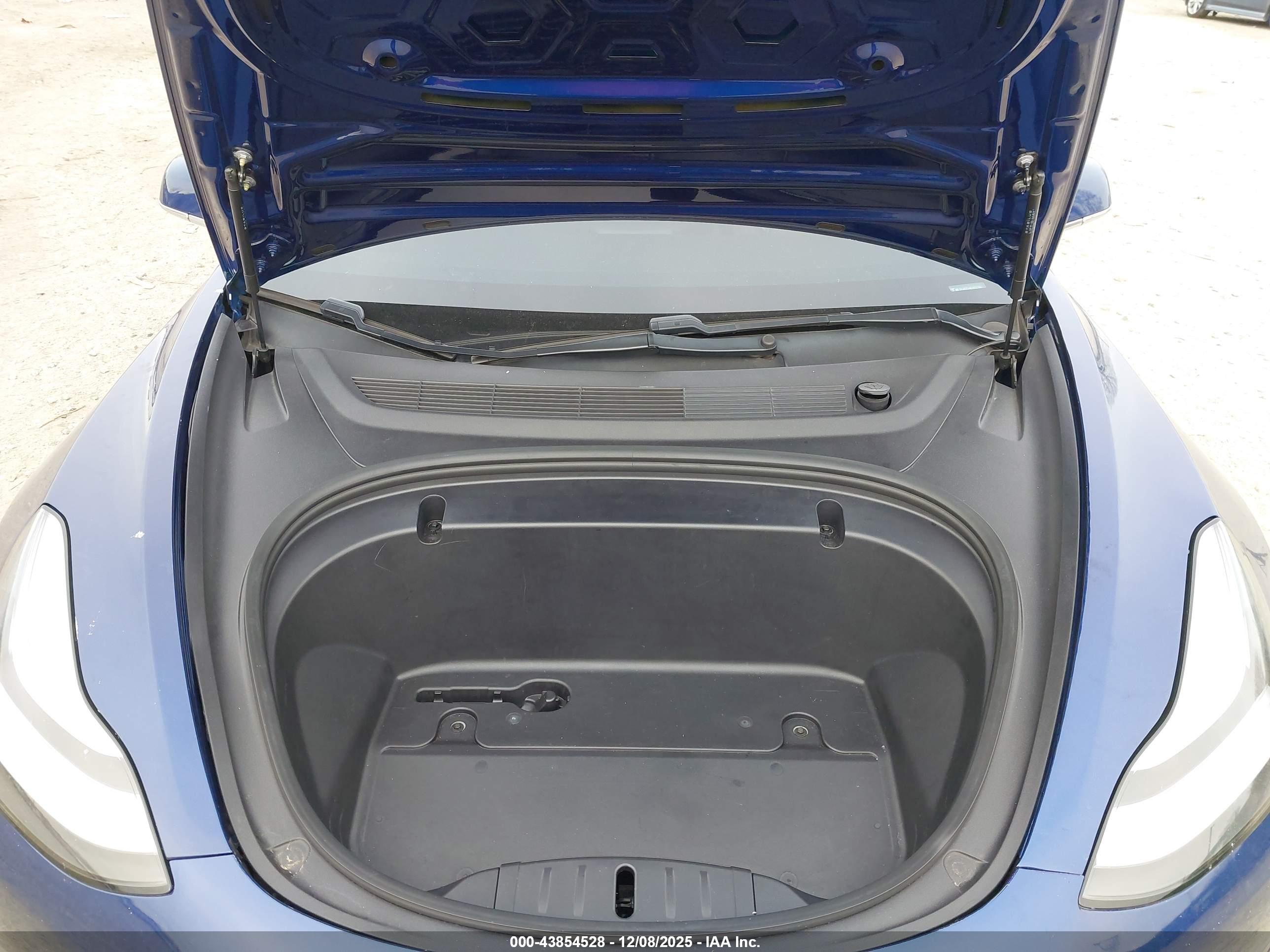 TESLA MODEL image 10