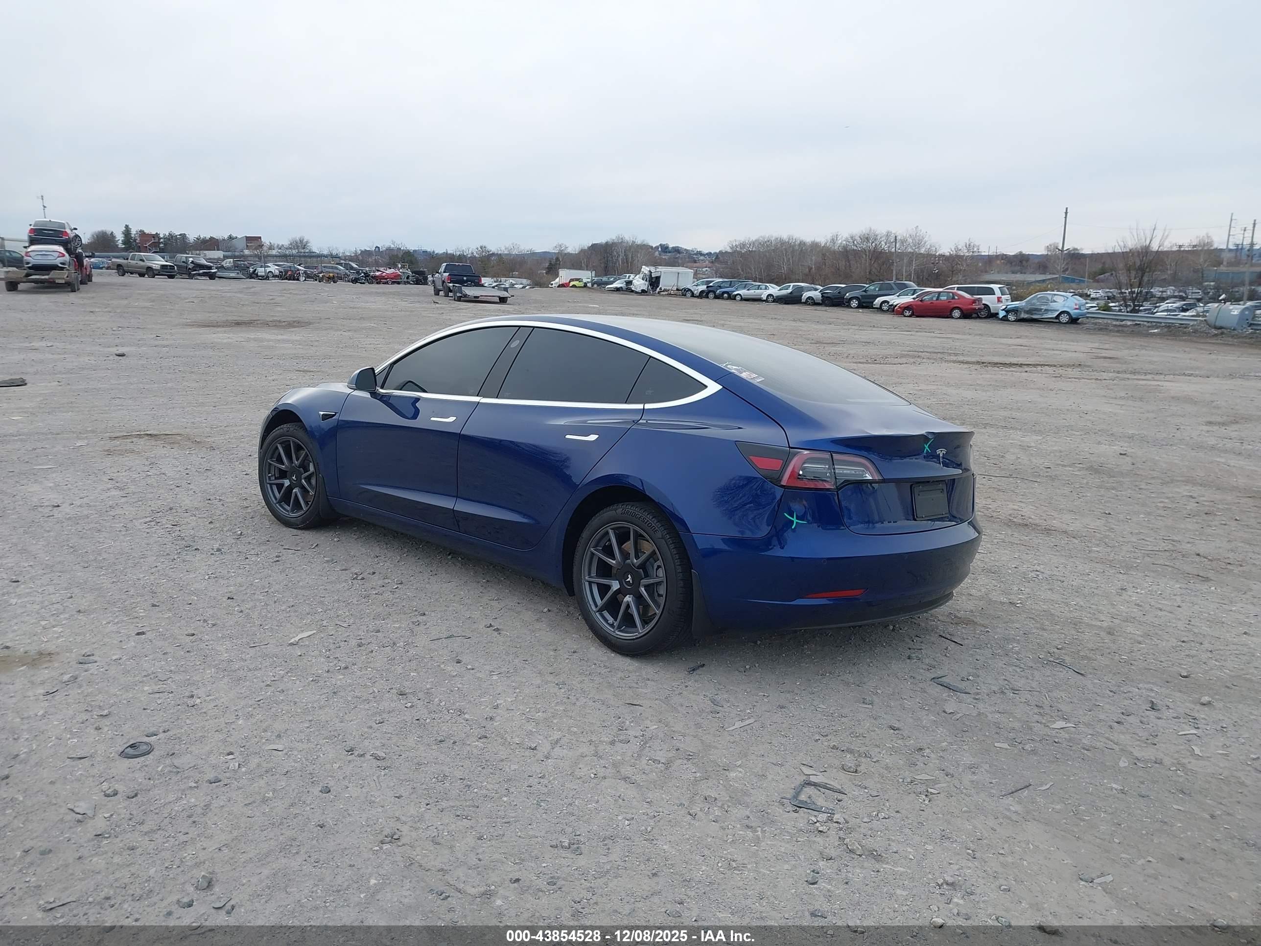 TESLA MODEL image 3