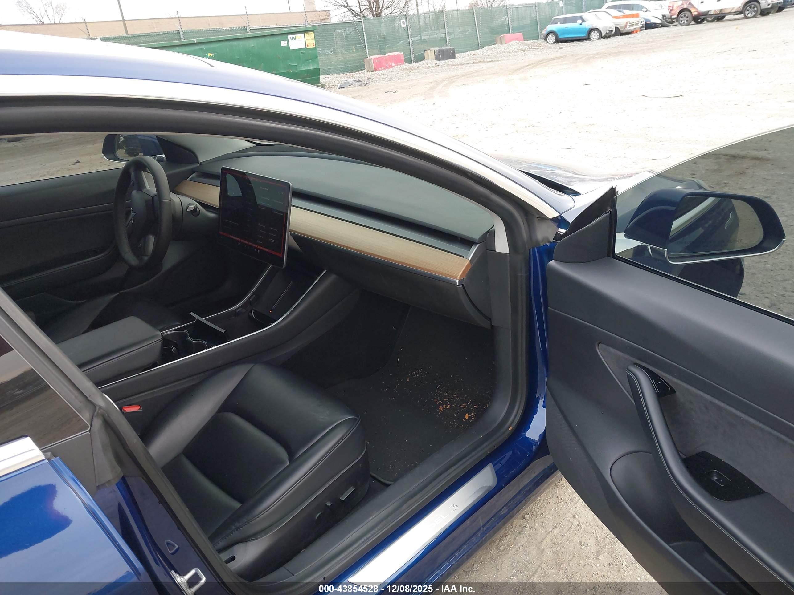 TESLA MODEL image 5