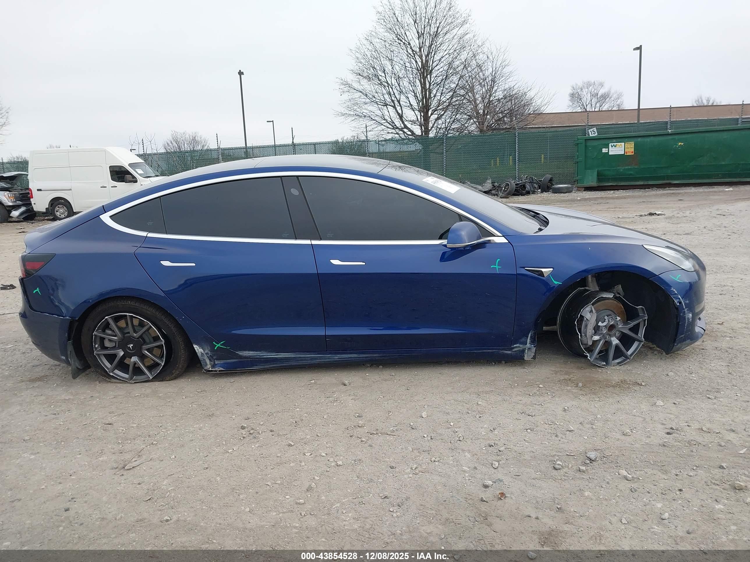 TESLA MODEL image 6
