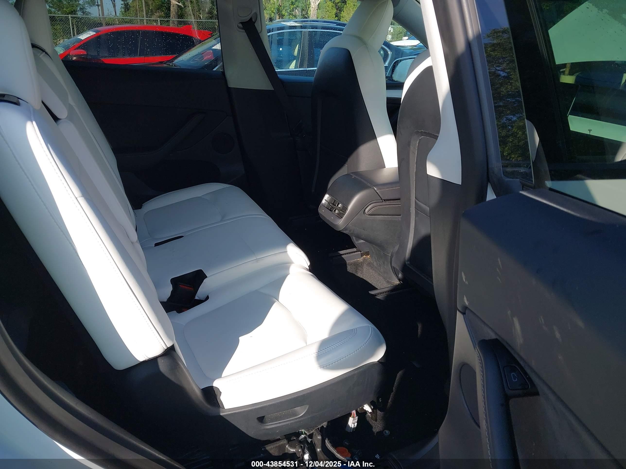 TESLA MODEL image 8